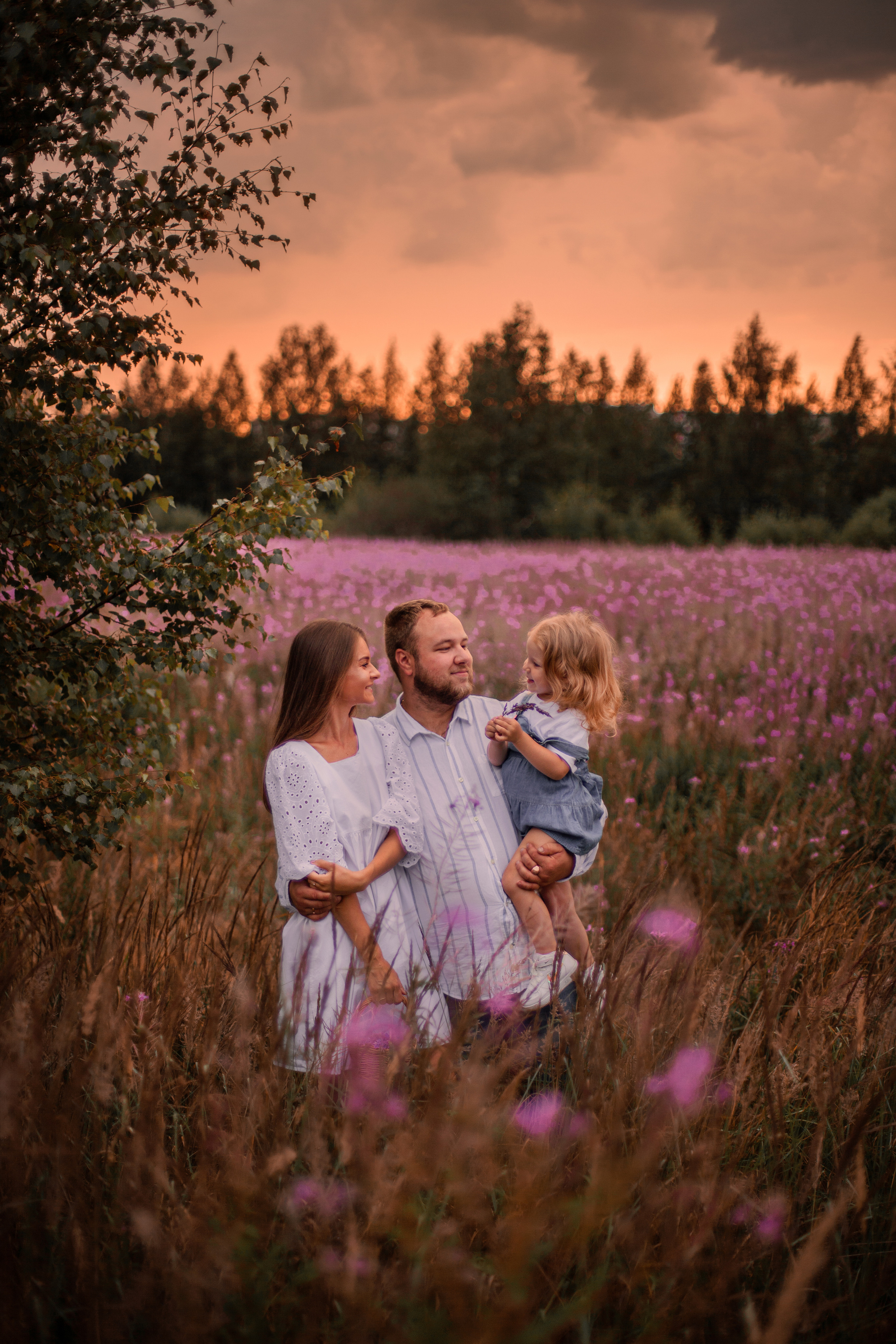 Фотосессия в цветущем поле. Фотограф Наталья Яковлева, Санкт-Петербург. Семьи, ньюборн, крещения