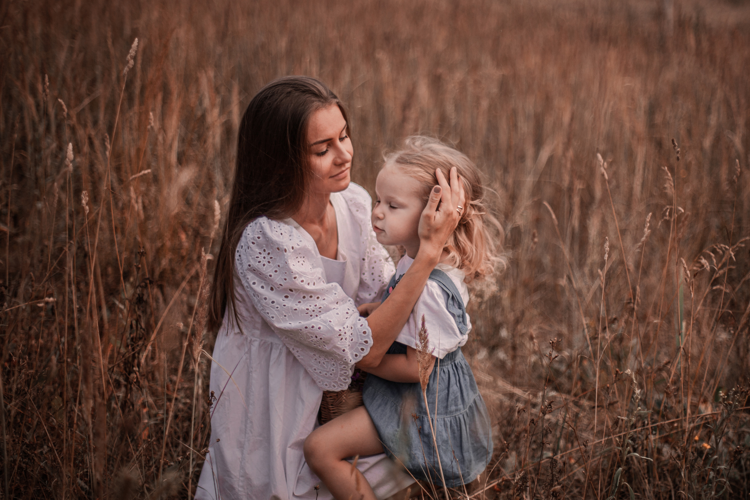 Фотосессия в цветущем поле. Фотограф Наталья Яковлева, Санкт-Петербург. Семьи, ньюборн, крещения