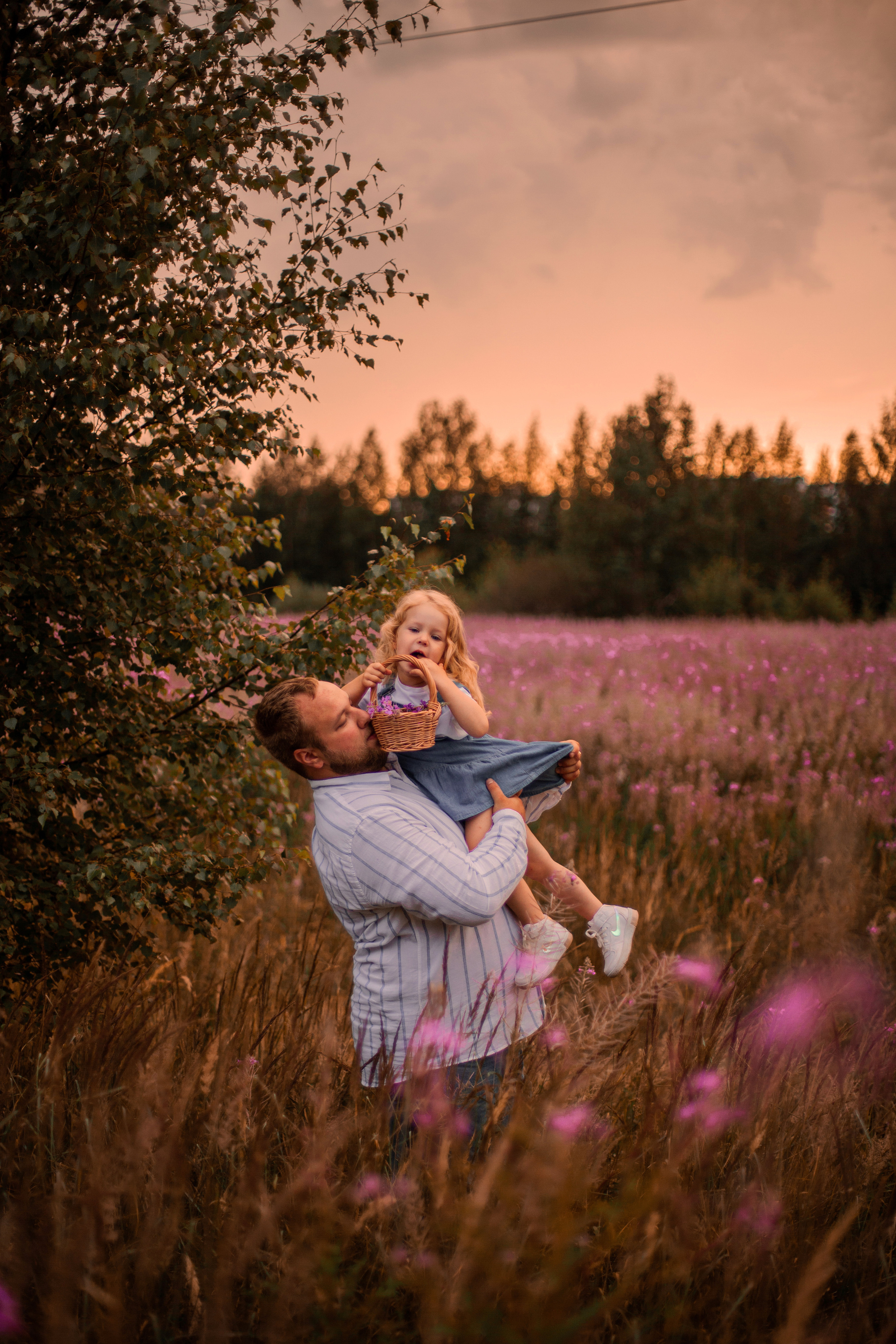 Фотосессия в цветущем поле. Фотограф Наталья Яковлева, Санкт-Петербург. Семьи, ньюборн, крещения