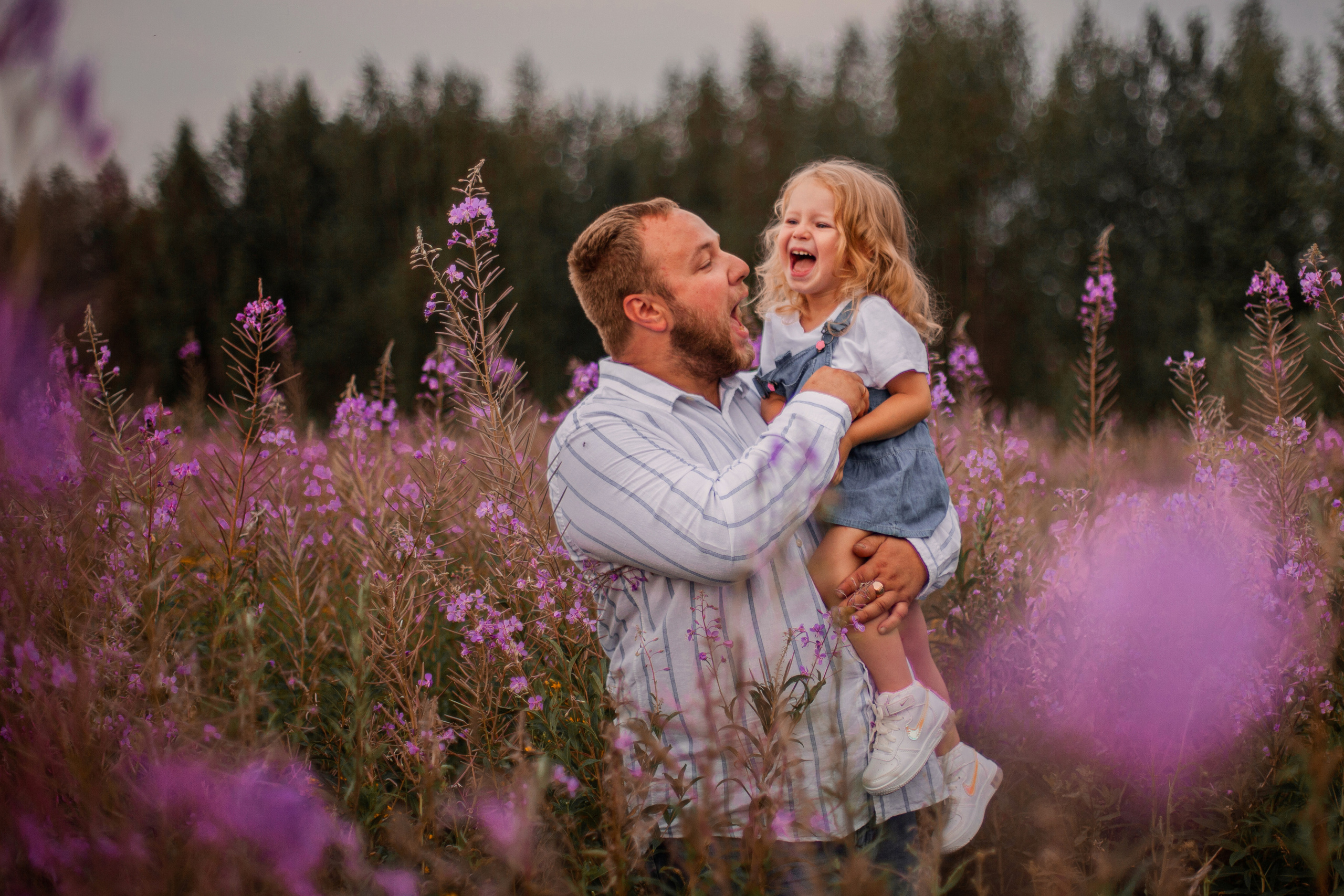 Фотосессия в цветущем поле. Фотограф Наталья Яковлева, Санкт-Петербург. Семьи, ньюборн, крещения