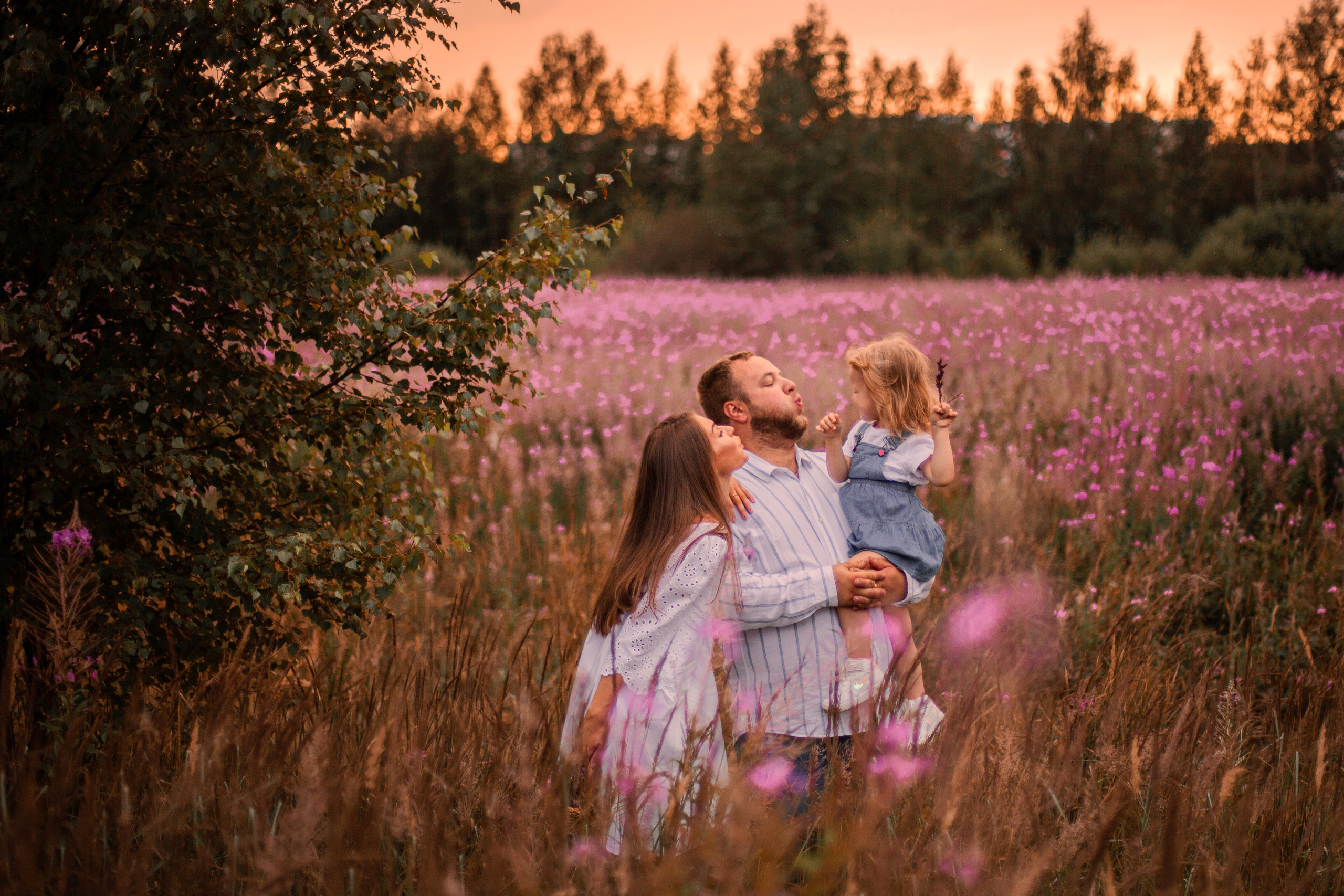 Фотосессия в цветущем поле. Фотограф Наталья Яковлева, Санкт-Петербург. Семьи, ньюборн, крещения