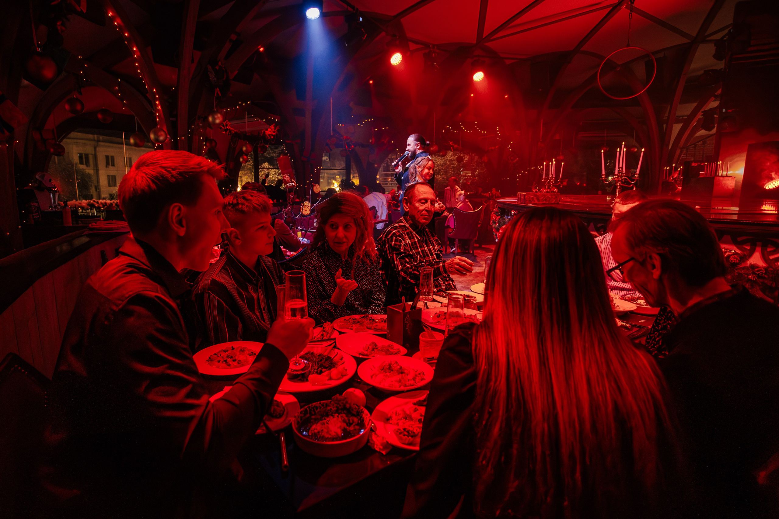 Новогодняя шоу-программа «MAGIC TIME» в PTIZZA BAR_Ялта_31.12.2025. Аминов Руслан | Фотограф