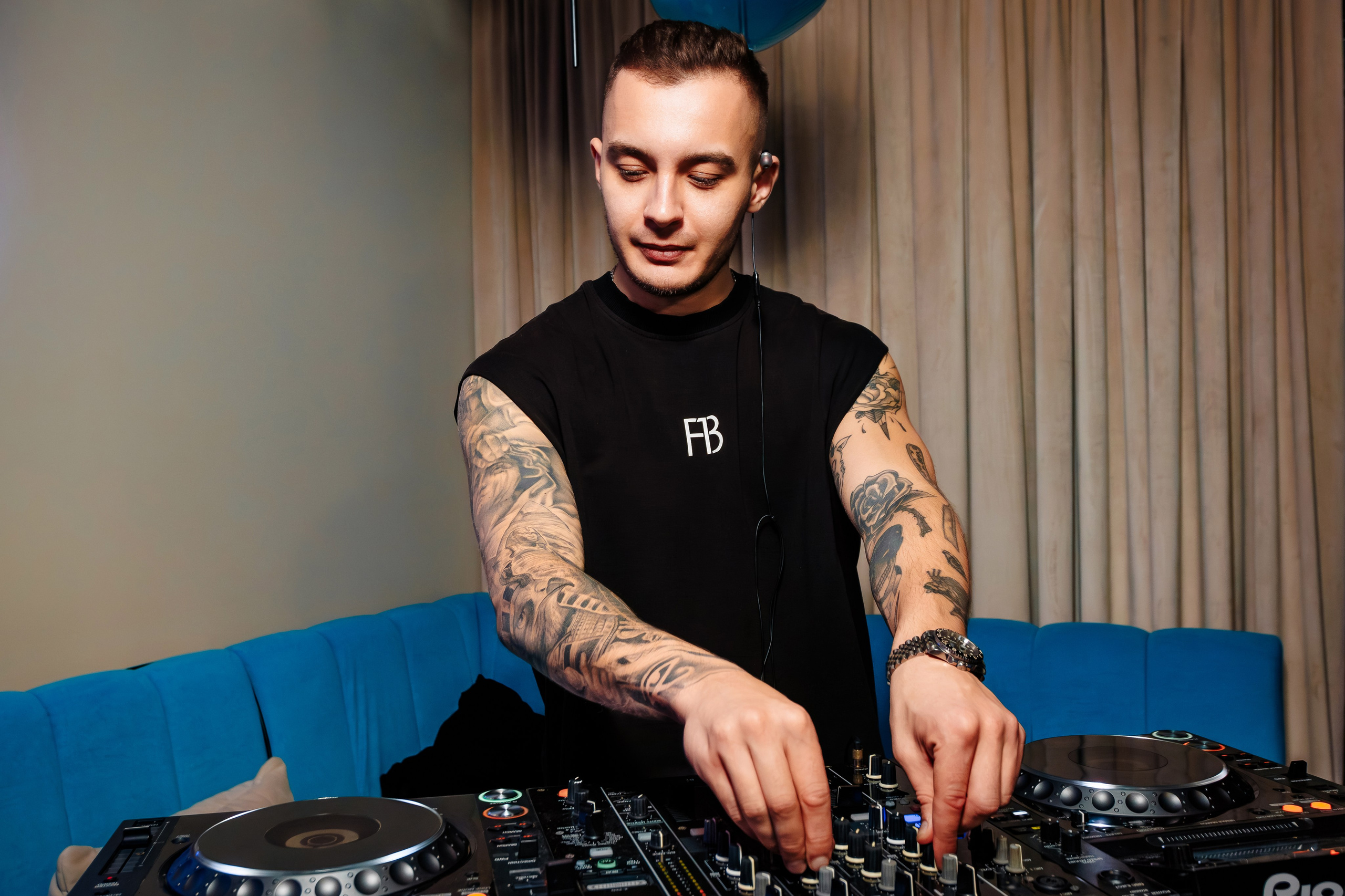 Вечеринка в караоке клубе «IMPERIAL JOY"_Ялта_27.12.2025. Аминов Руслан | Фотограф