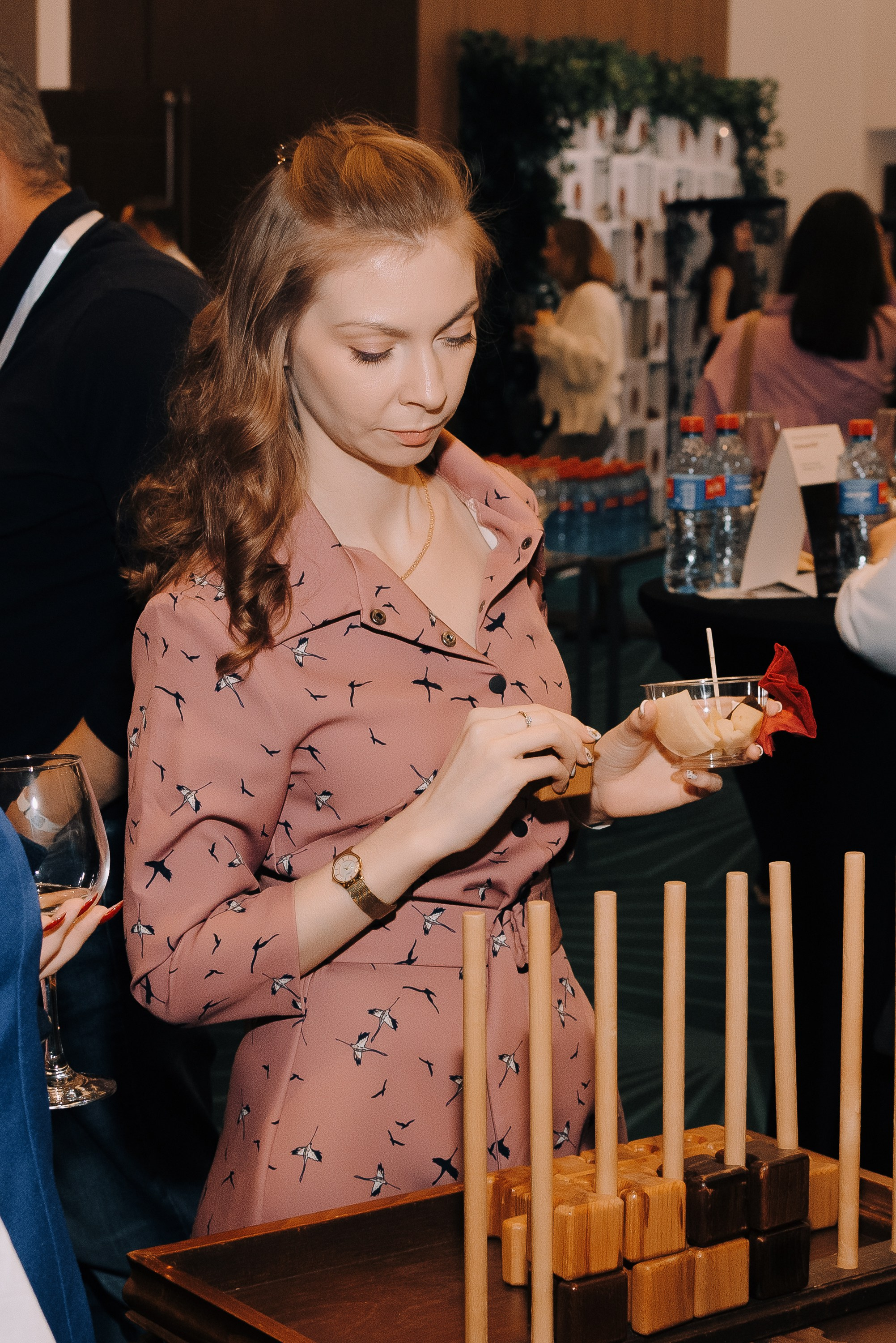 ФЕСТИВАЛЬ ВИНА И КРЕПКИХ НАПИТКОВ МАВТ-ВИНОТЕКА. Репортажный фотограф Зуев Роман г. Челябинск