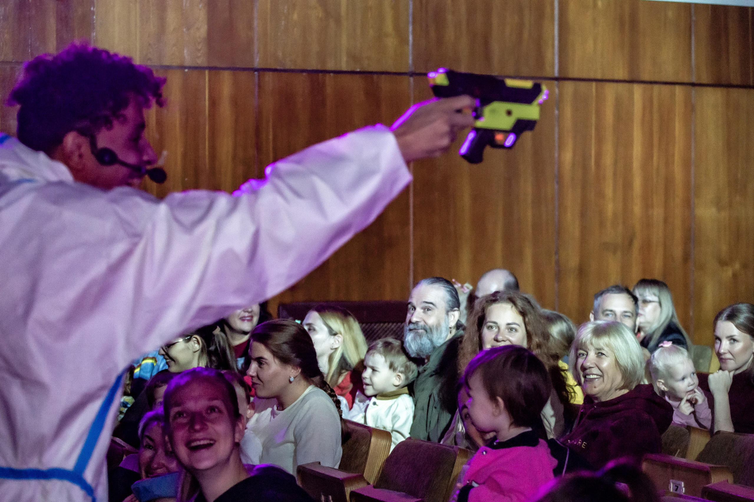 Тараканище спектакль кукольного театра Саквояж — премьера. Фотограф в Сочи Юрий Шептаев