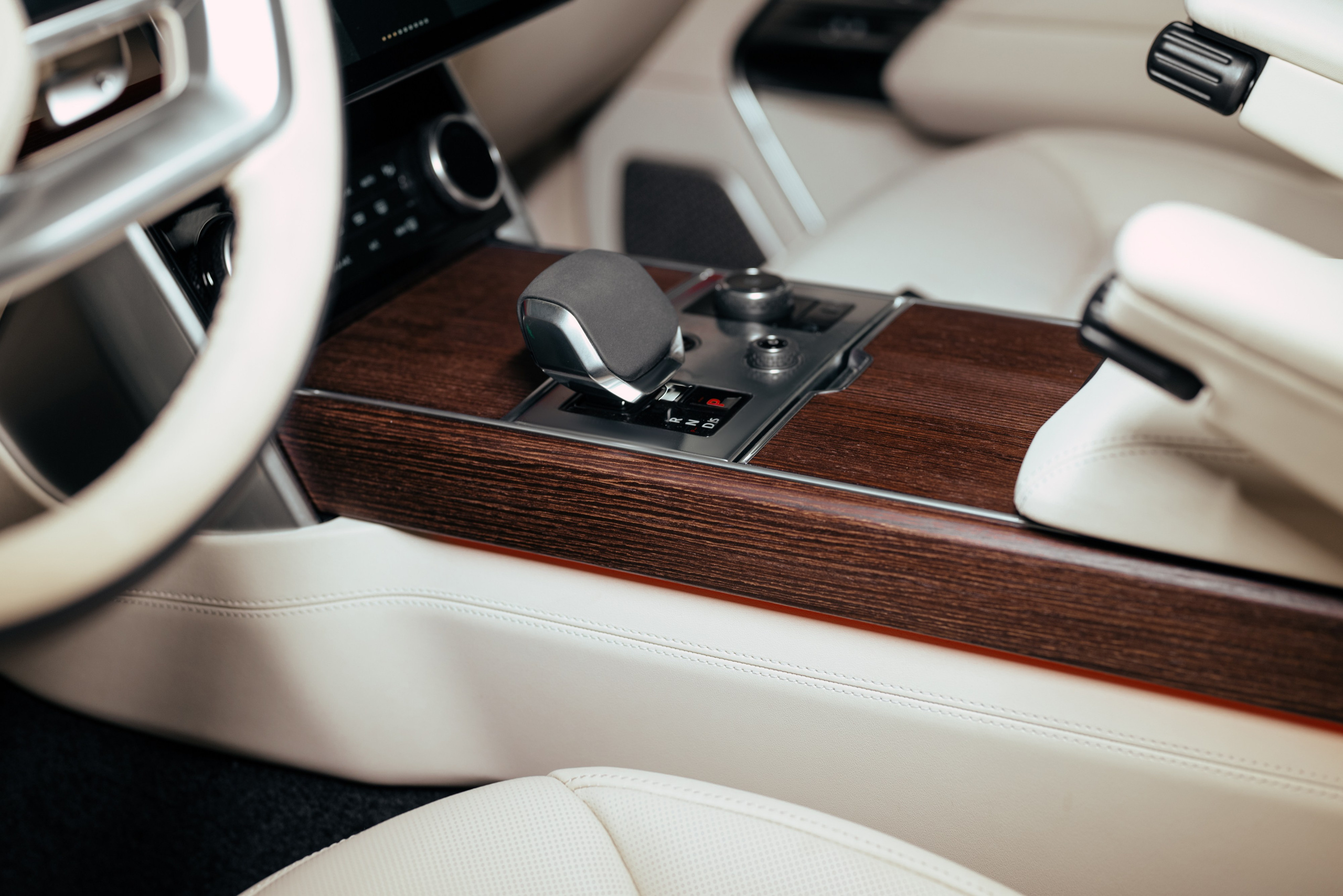 Range Rover long brown on white. DeLorein