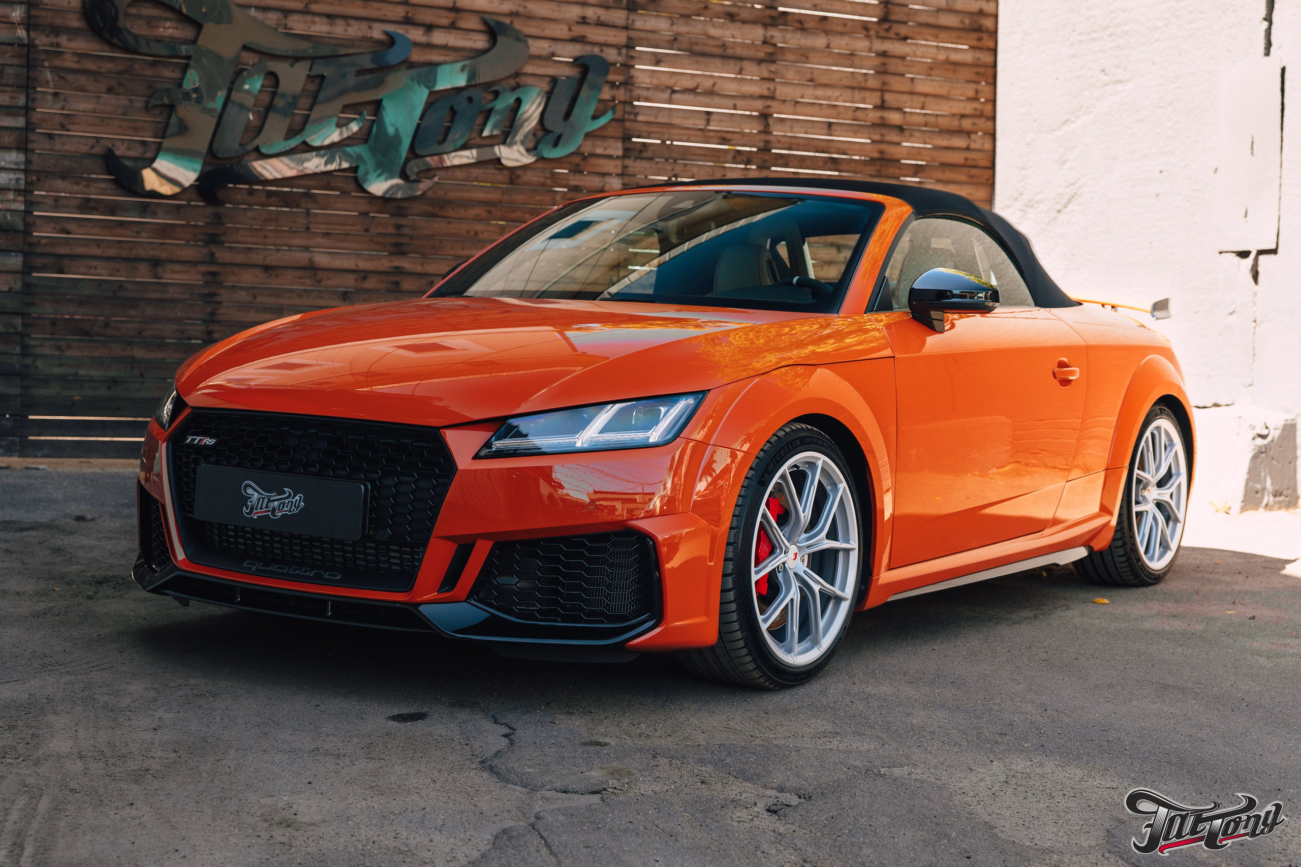 Audi TT мойка подвески, подкапотки и оклейка в прозрачный полиуретан. DeLorein