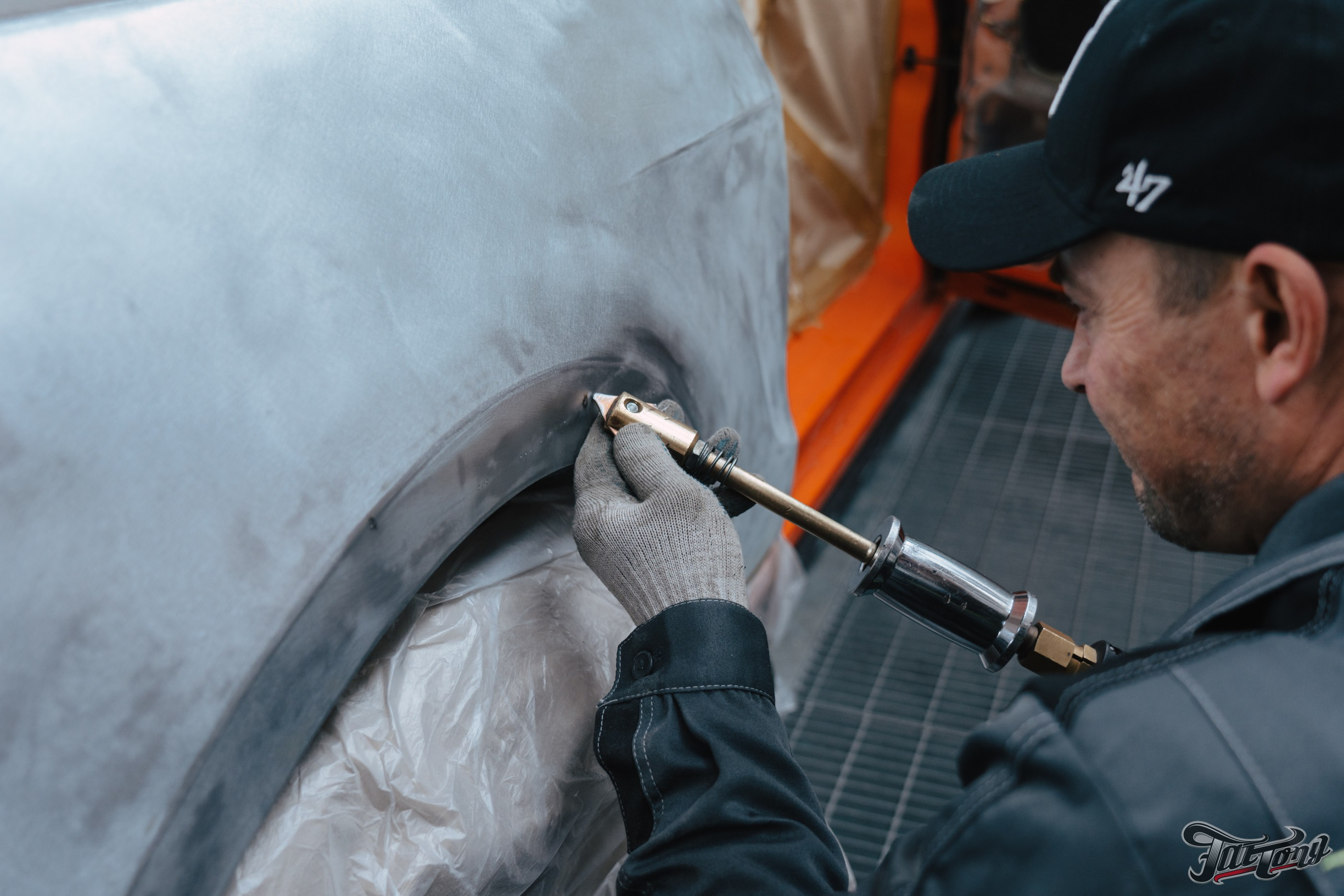 Ford Mustang Roush оранжевый окрас кузова и выкрас полос. DeLorein