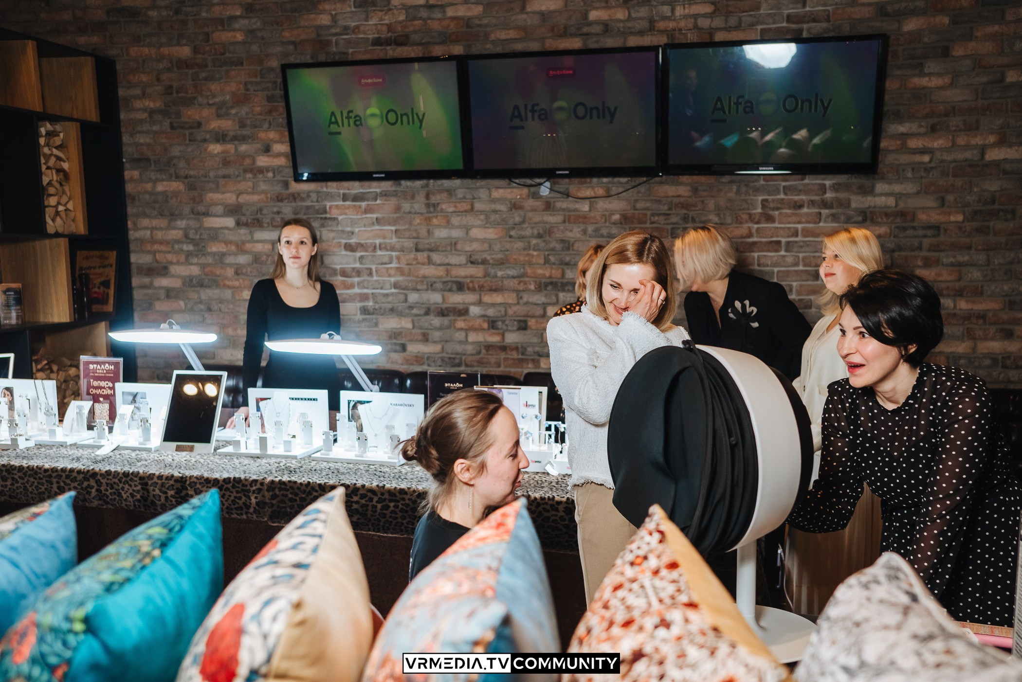 Модный вторник. Винный вечер «Жизнь замечательных людей»