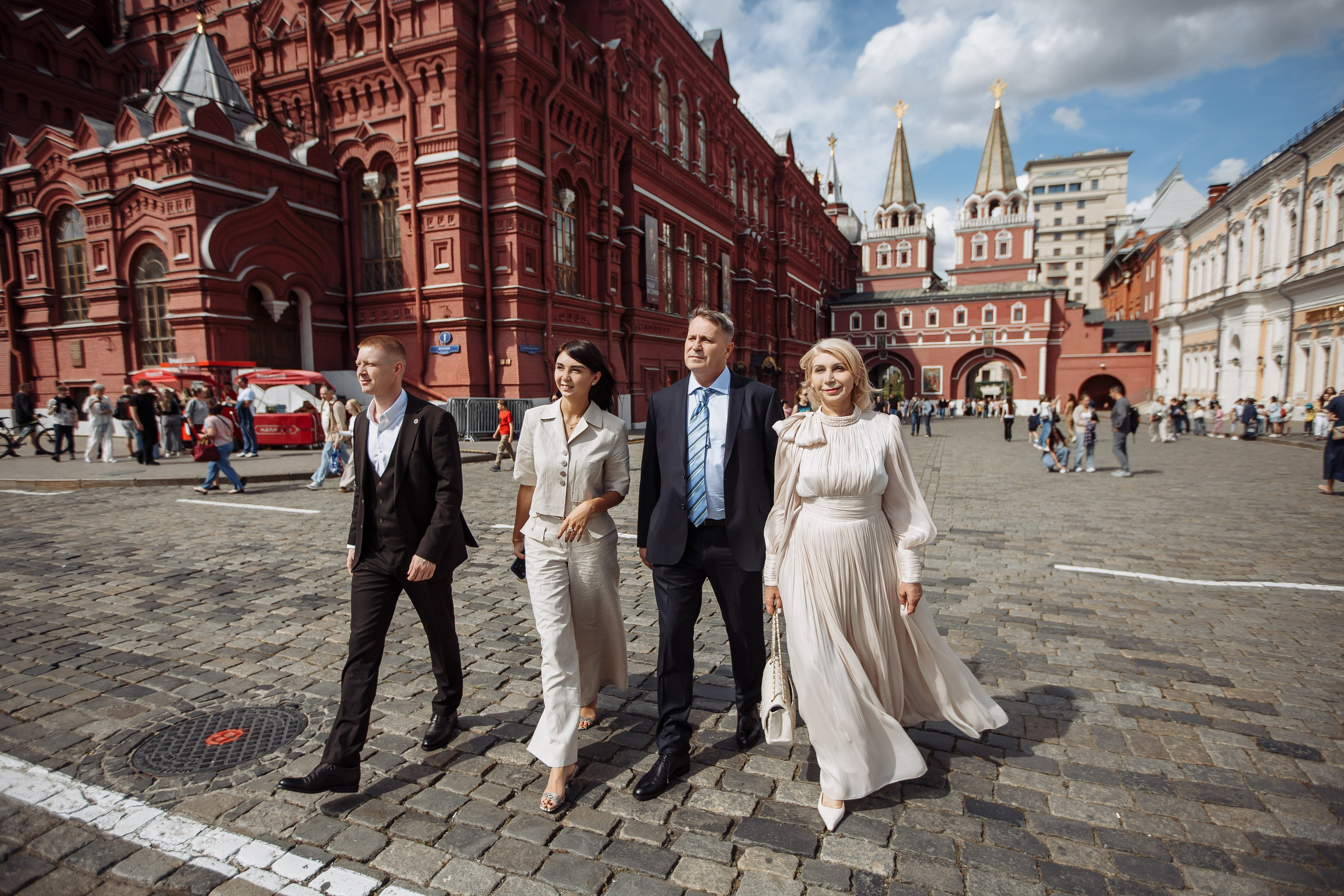 Фотосессия в Москве, в отпуске или командировке по самому центру златоглавой с профессиональным фотографом и гидом Павлом Кором, цена и сроки готовности лучшие по Москве, узнать и забронировать фотосъёмку в два клика