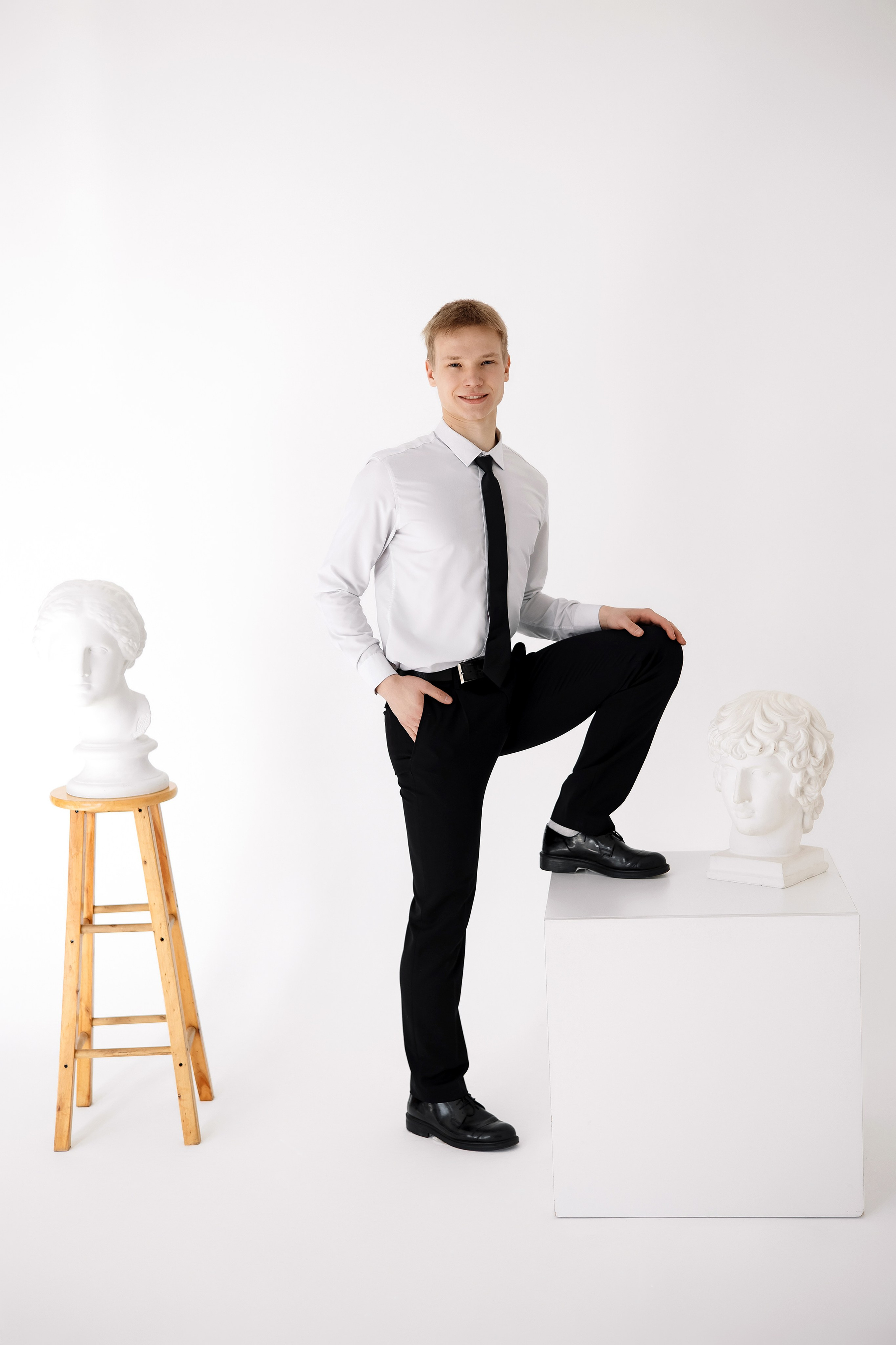 11 класс съемка на циклораме. Фотограф Любовь Корниенко, Примоский край