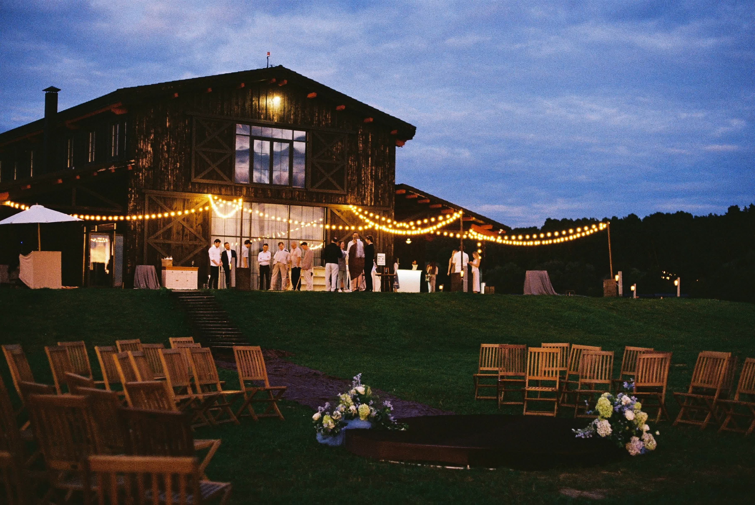 Ведущий Никита Шляндин