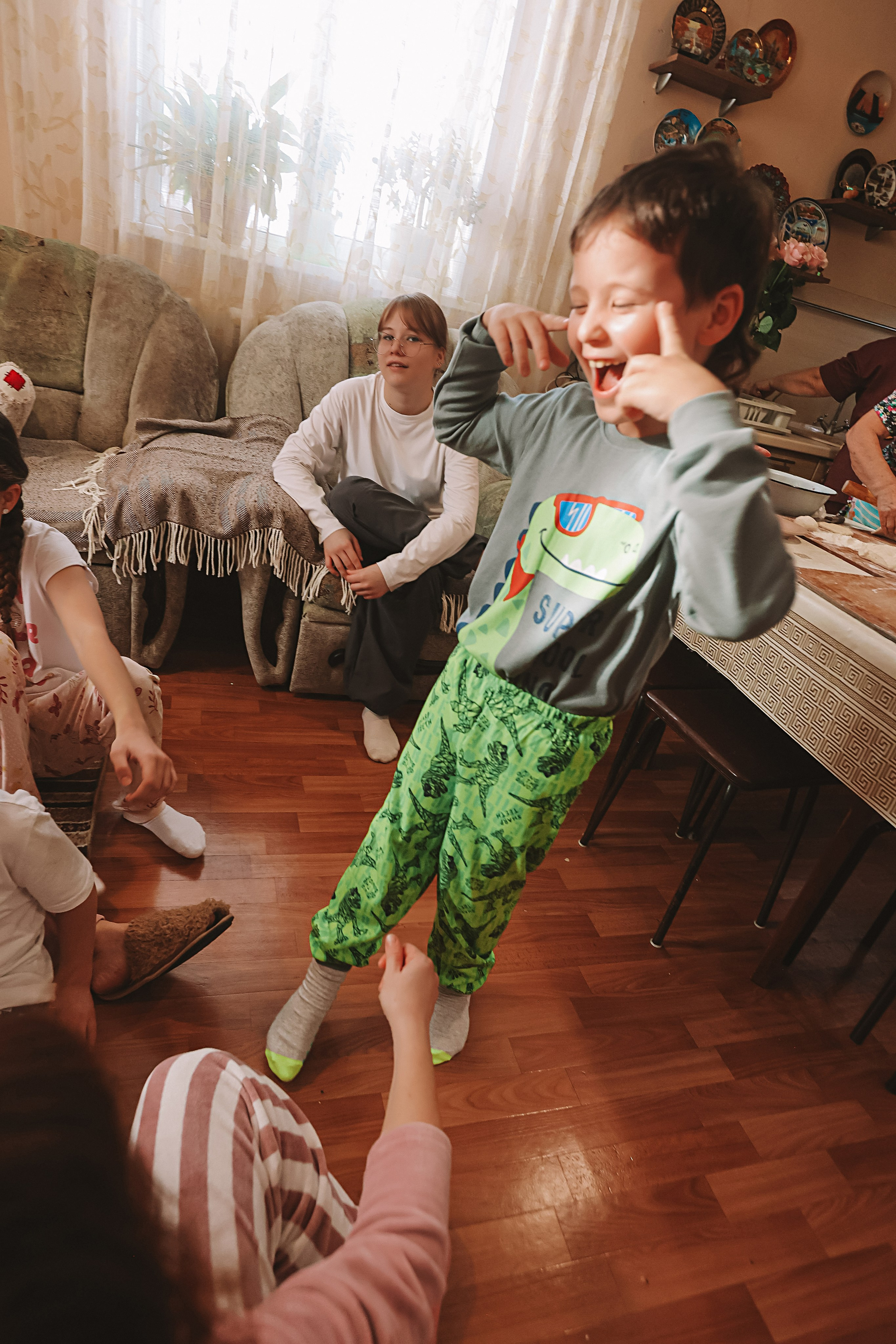 Большая семья репортаж. Семейный фотограф Тюмень, фотограф на роды Салмина Мария