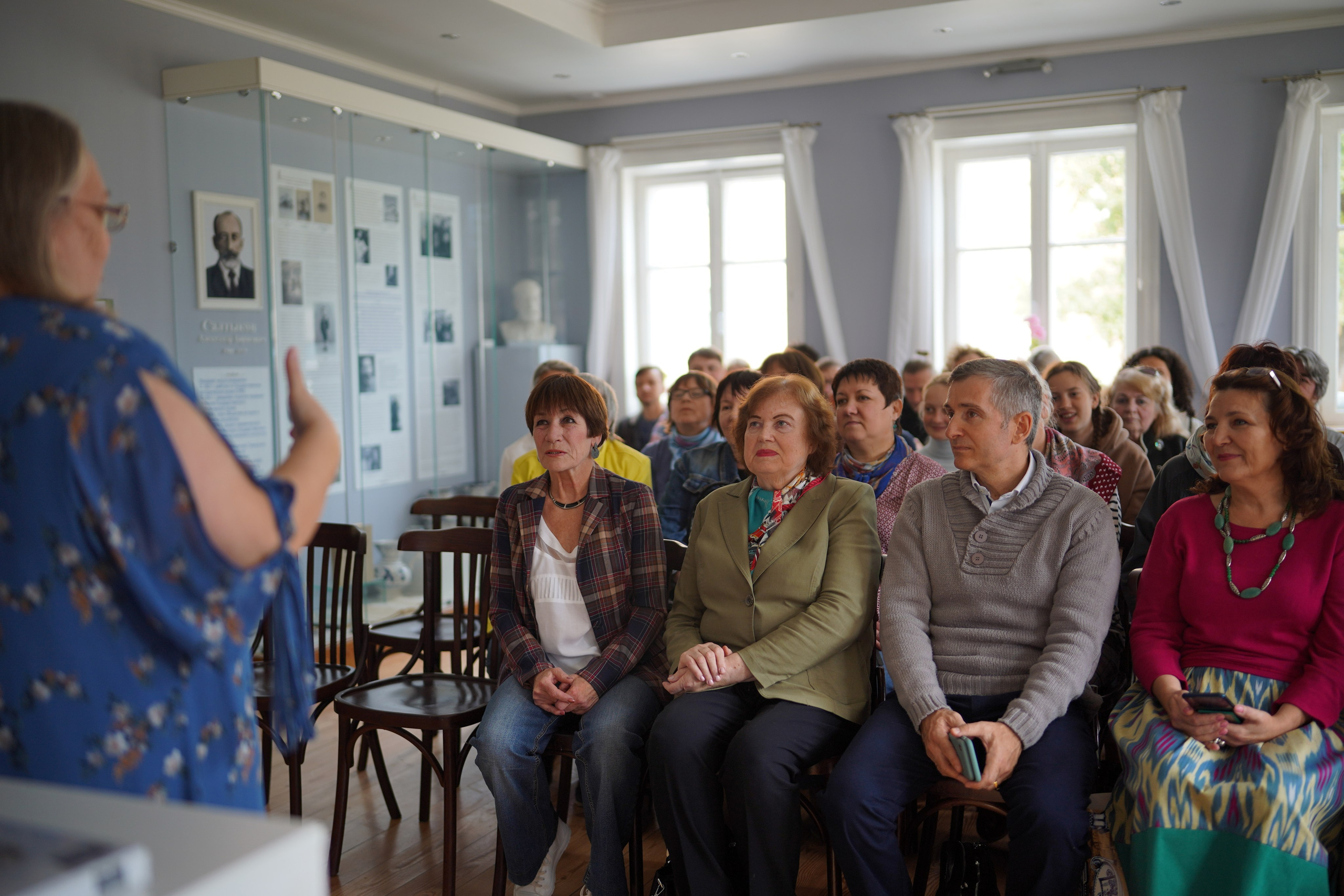 Exhibition by Alexander Tsaregorodtsev and Marnarita Podgornaya — Выставка Александра Царегородцева и Марнариты Подгорной
