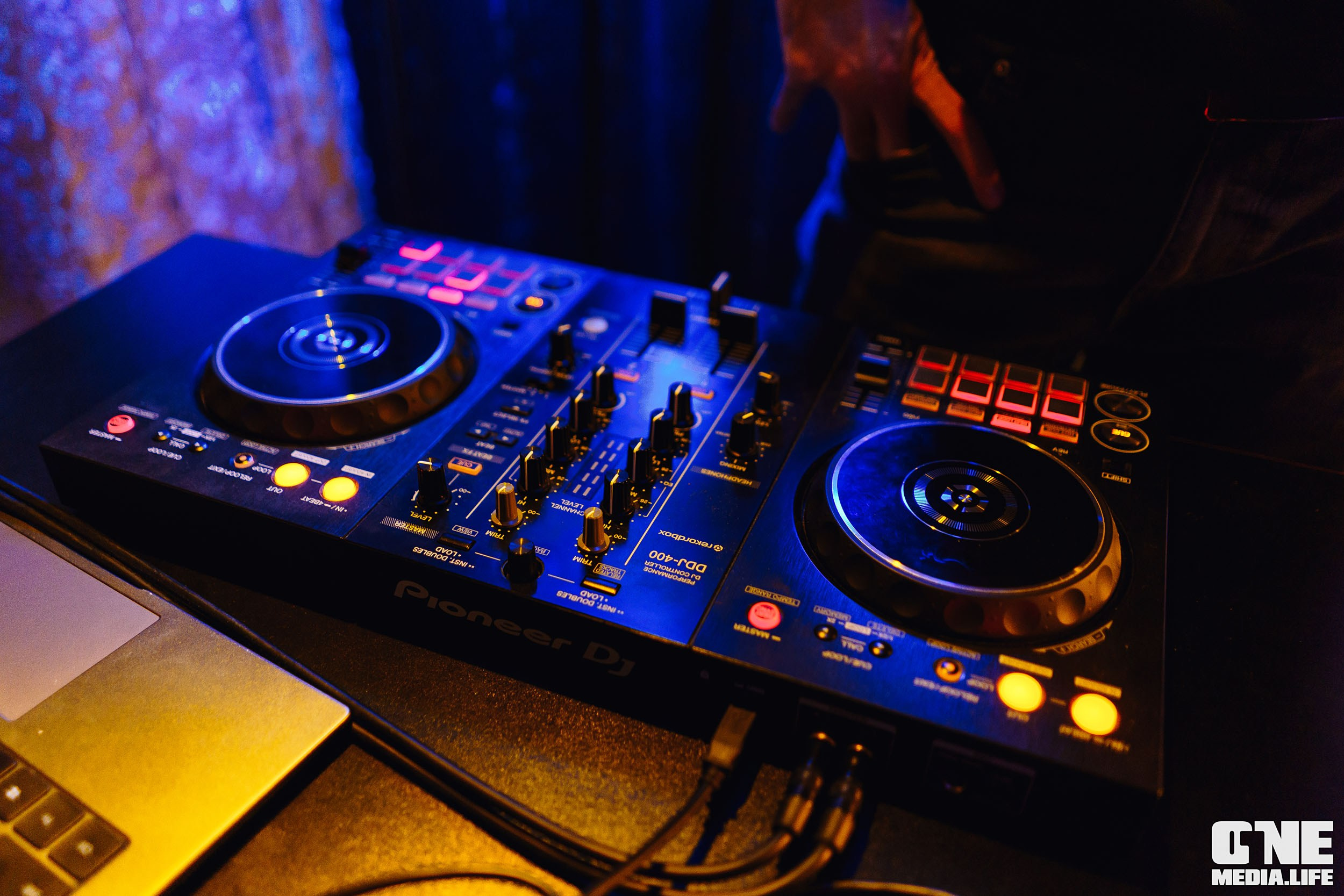 Фоторепортаж из караоке-клуба Эйфория. One Media Life: фоторепортажи, фотоотчеты с мероприятий и заведений