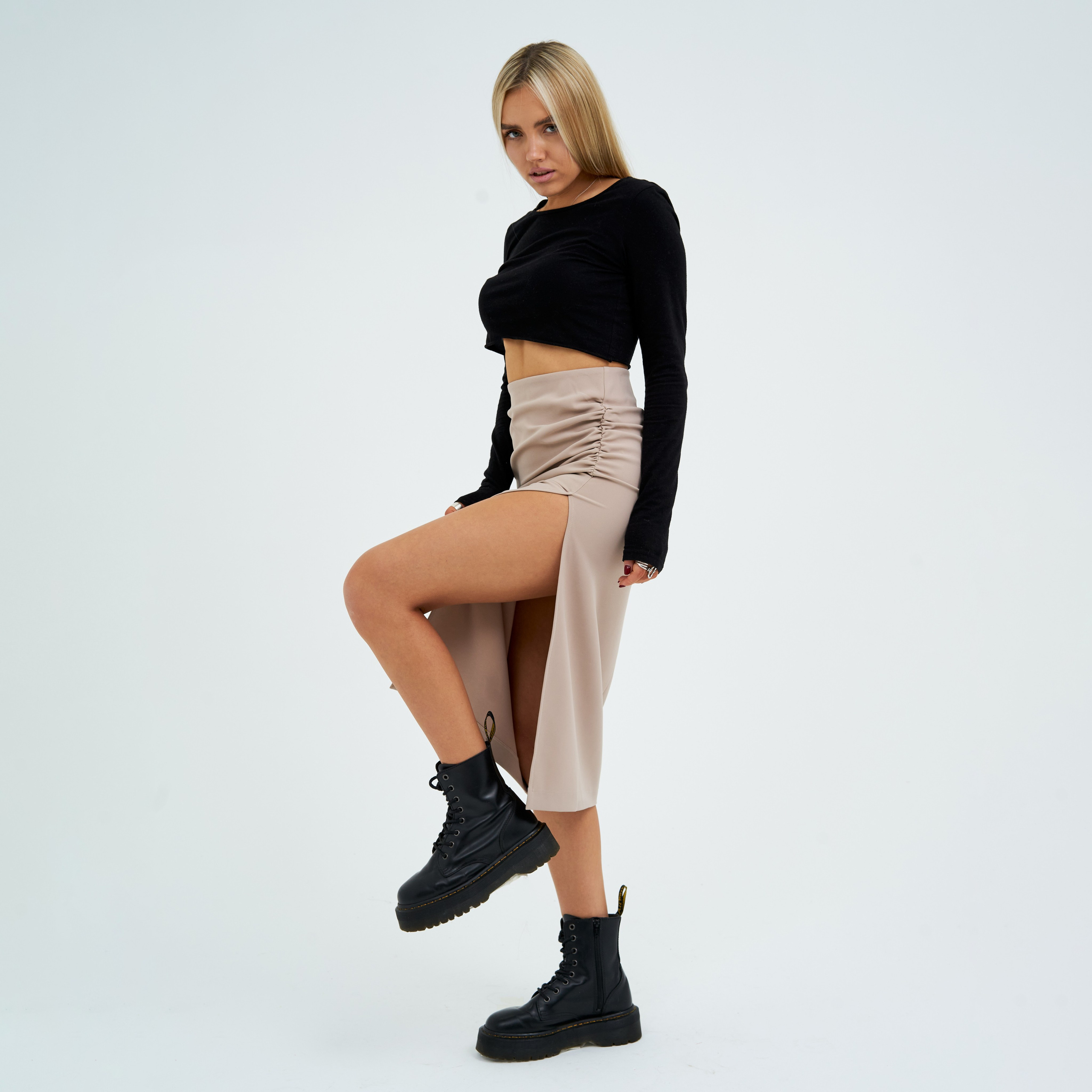 Съемка для рекламы одежды на маркетплейсах. Фотограф Екатеринбург Кокшарова Александра