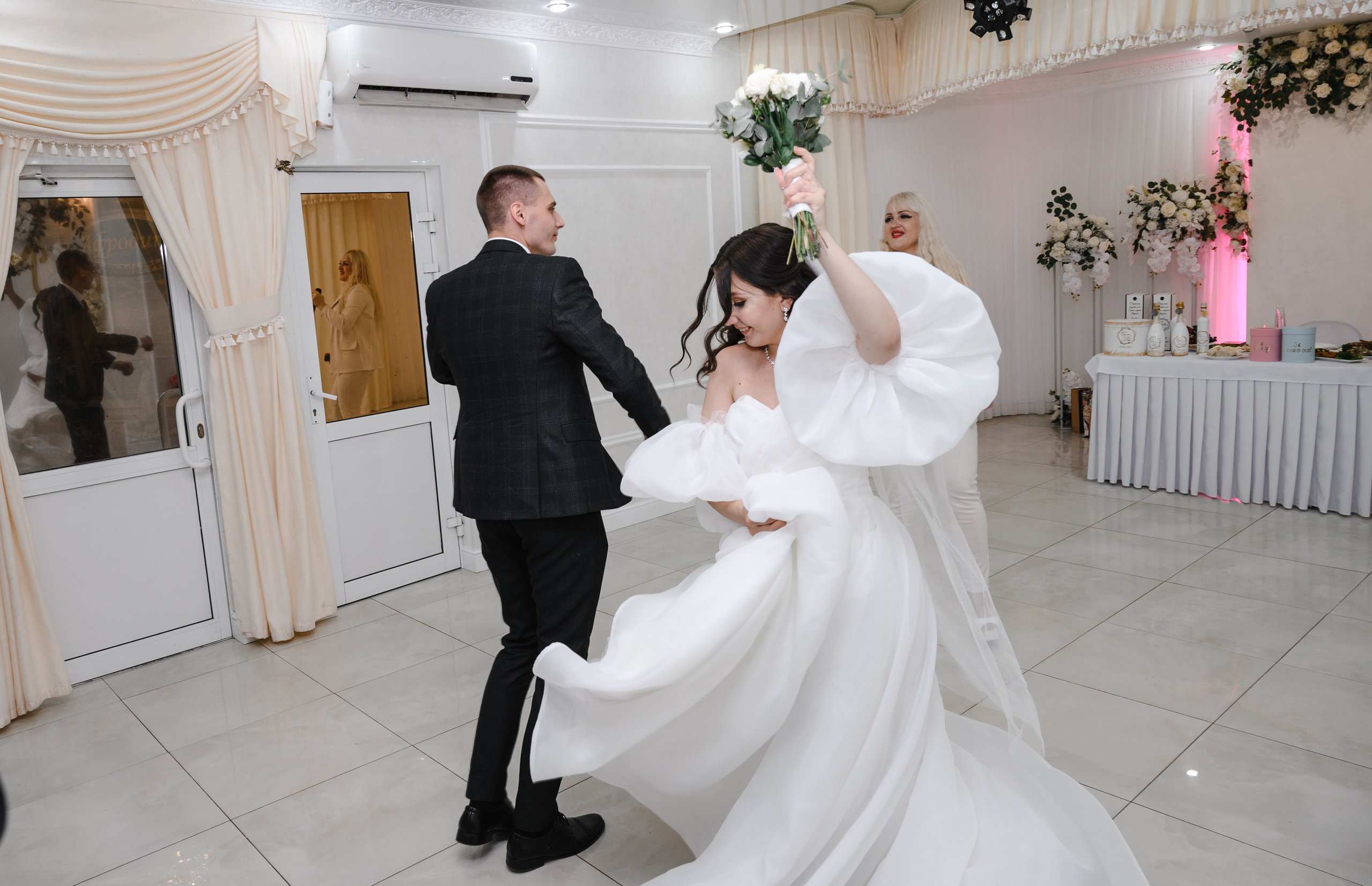 Свадебный банкет. СВАДЕБНЫЙ ФОТОГРАФ В ОМСКЕ ВЛАДИМИР КРАСС