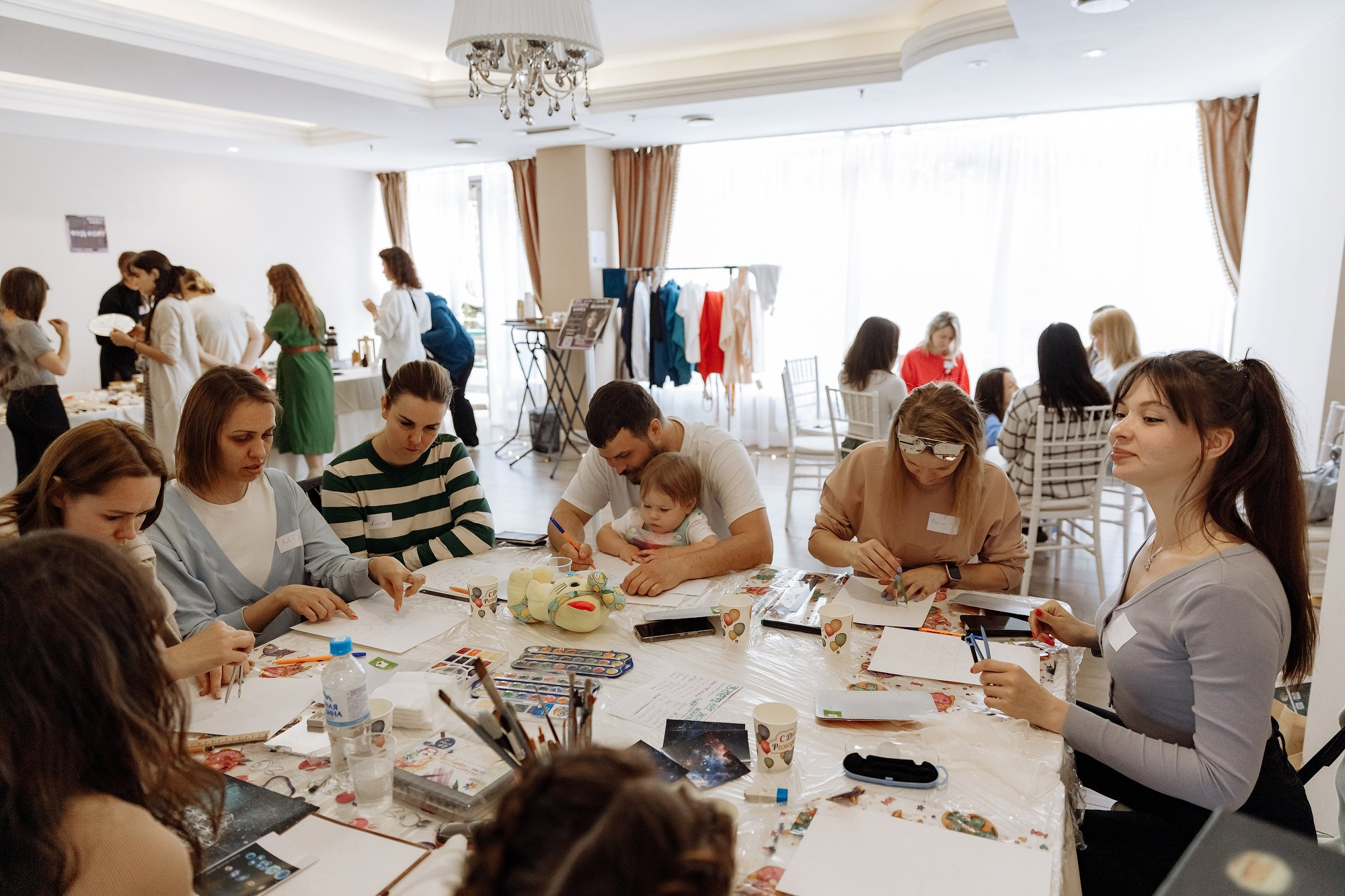 Фотограф на психологическом мероприятии. Профессиональный фотограф в Сочи Виктория Джой. Обучение