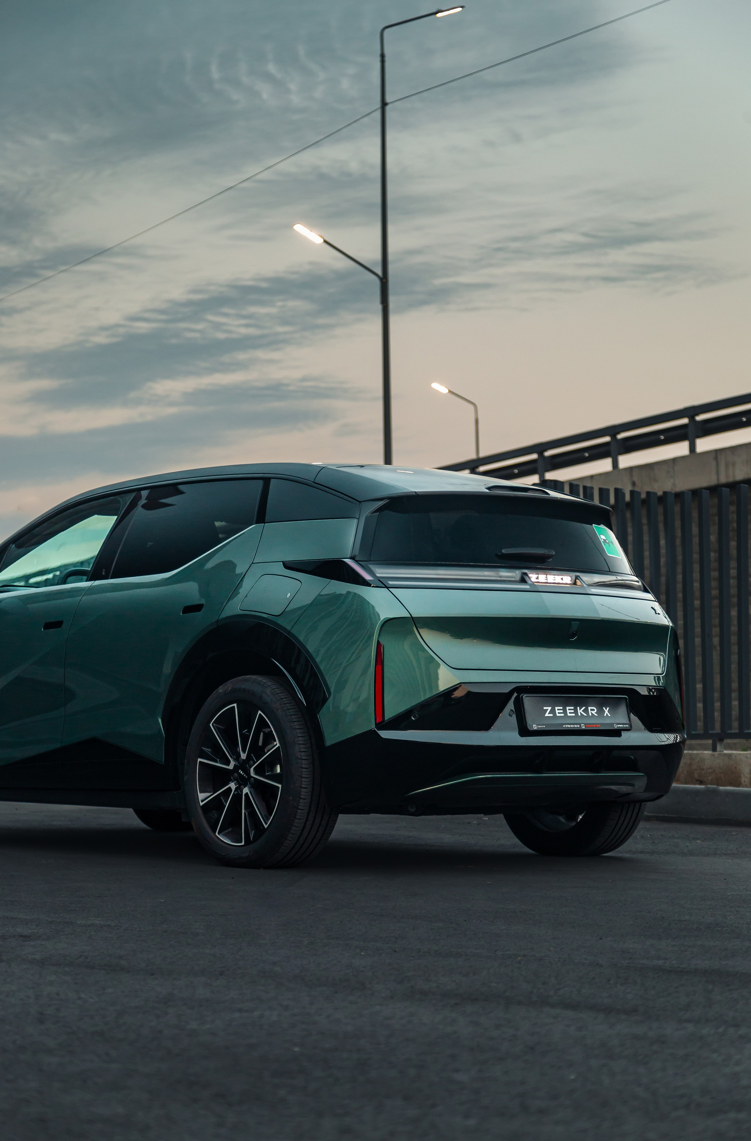 ZEEKR X. Рекламный и портретный фотограф в Алматы — Серекпаев Танирхан