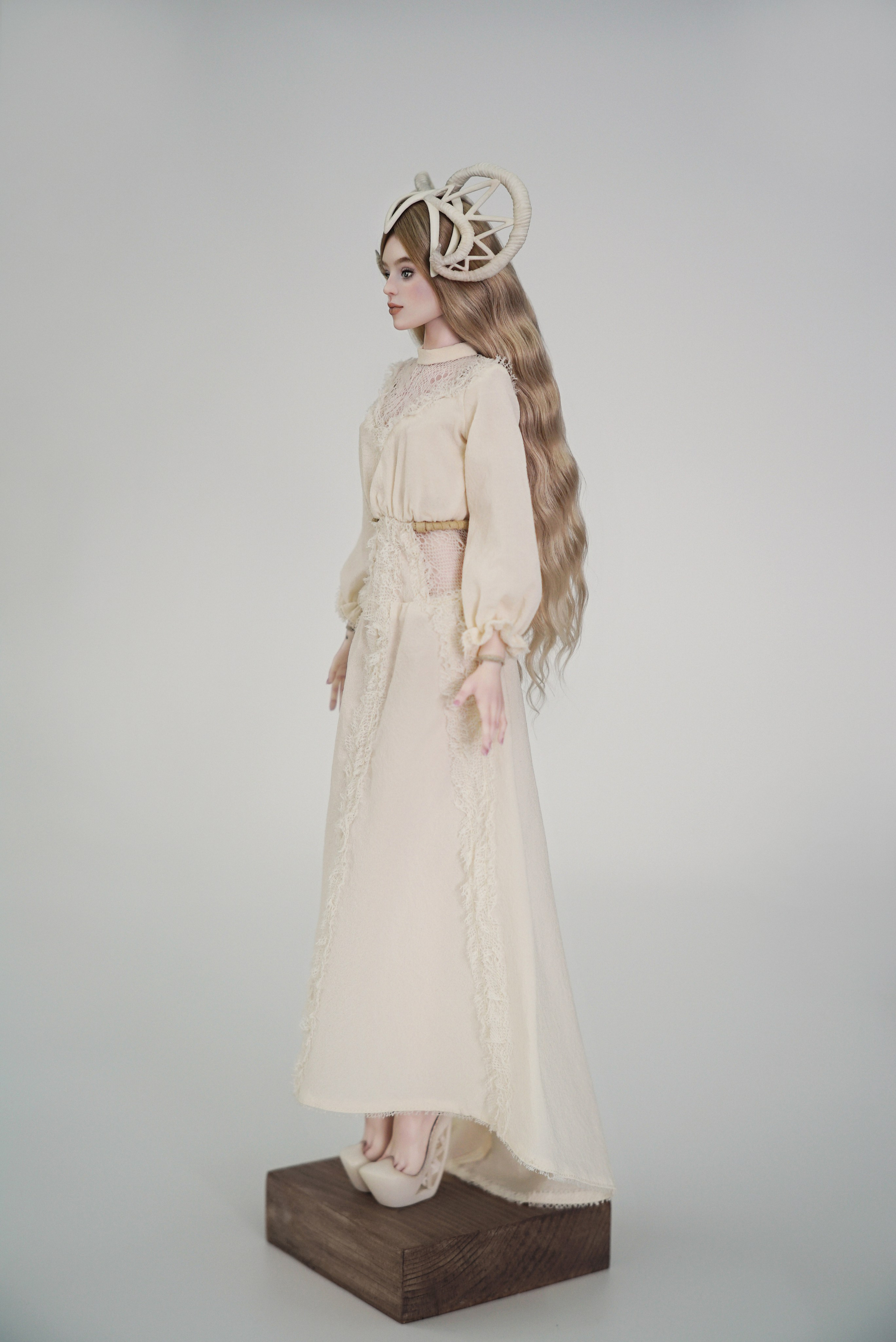 ГАЛЕРЕЯ. Авторские Шарнирные куклы и украшения из фарфора Алексаны Лавринчук