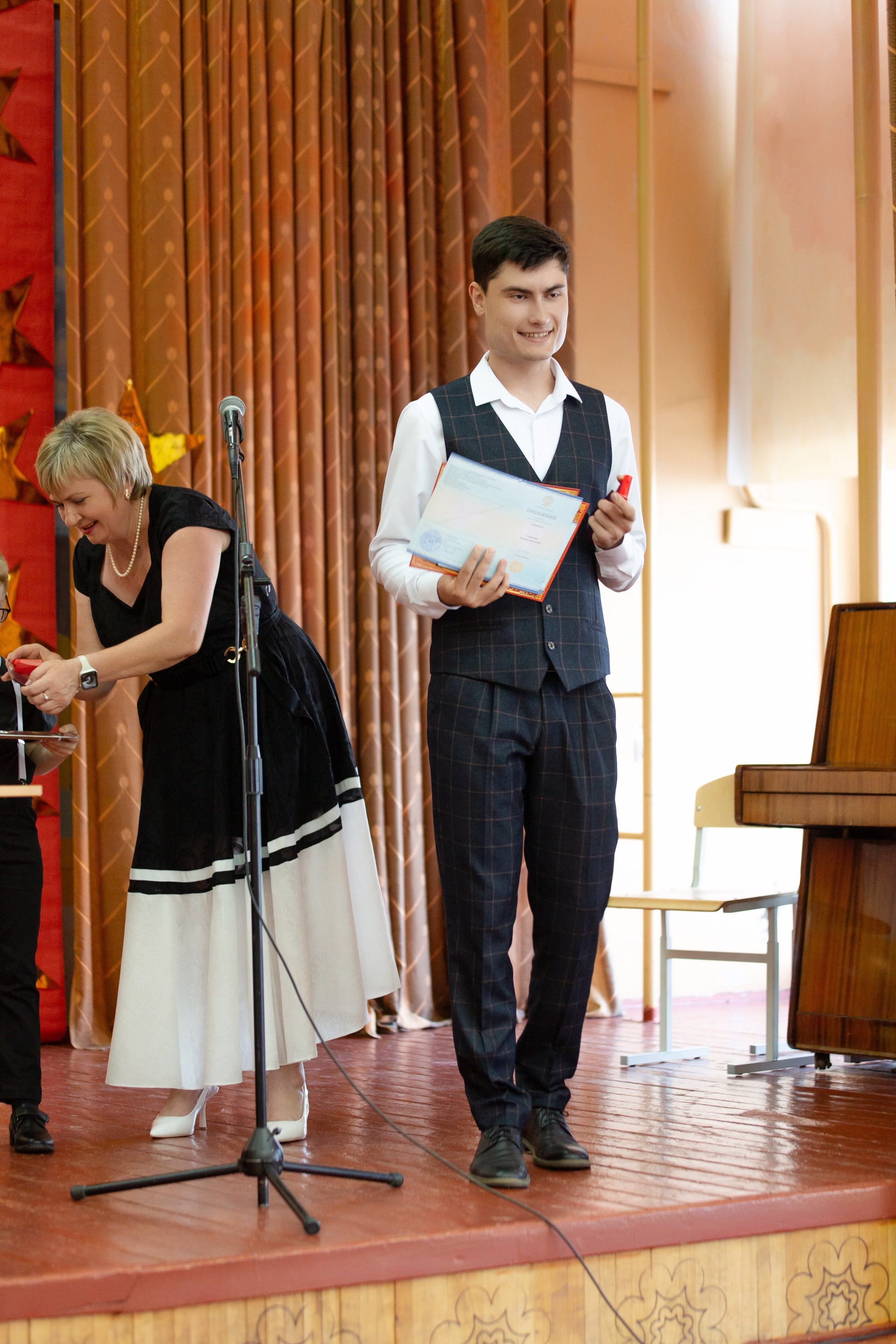 ВРУЧЕНИЕ ДИПЛОМОВ 9 ШКОЛА 2024 г. ТВОЙ АЛЬБОМ / ТВОИ ПРАВИЛА