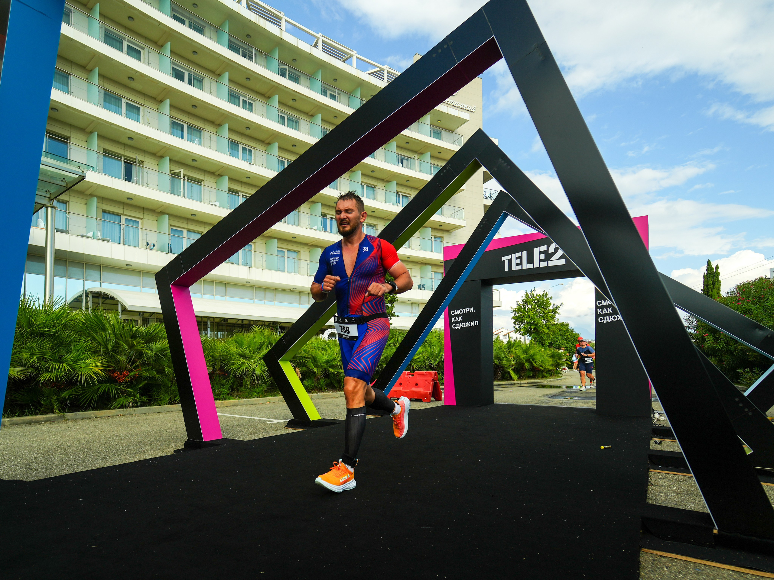 Фотоотчет партнерской интеграции для компании TELE2 на фестивале Ironstar. Репортажный фотограф в Красной Поляне и Сочи Павлюченко Екатерина