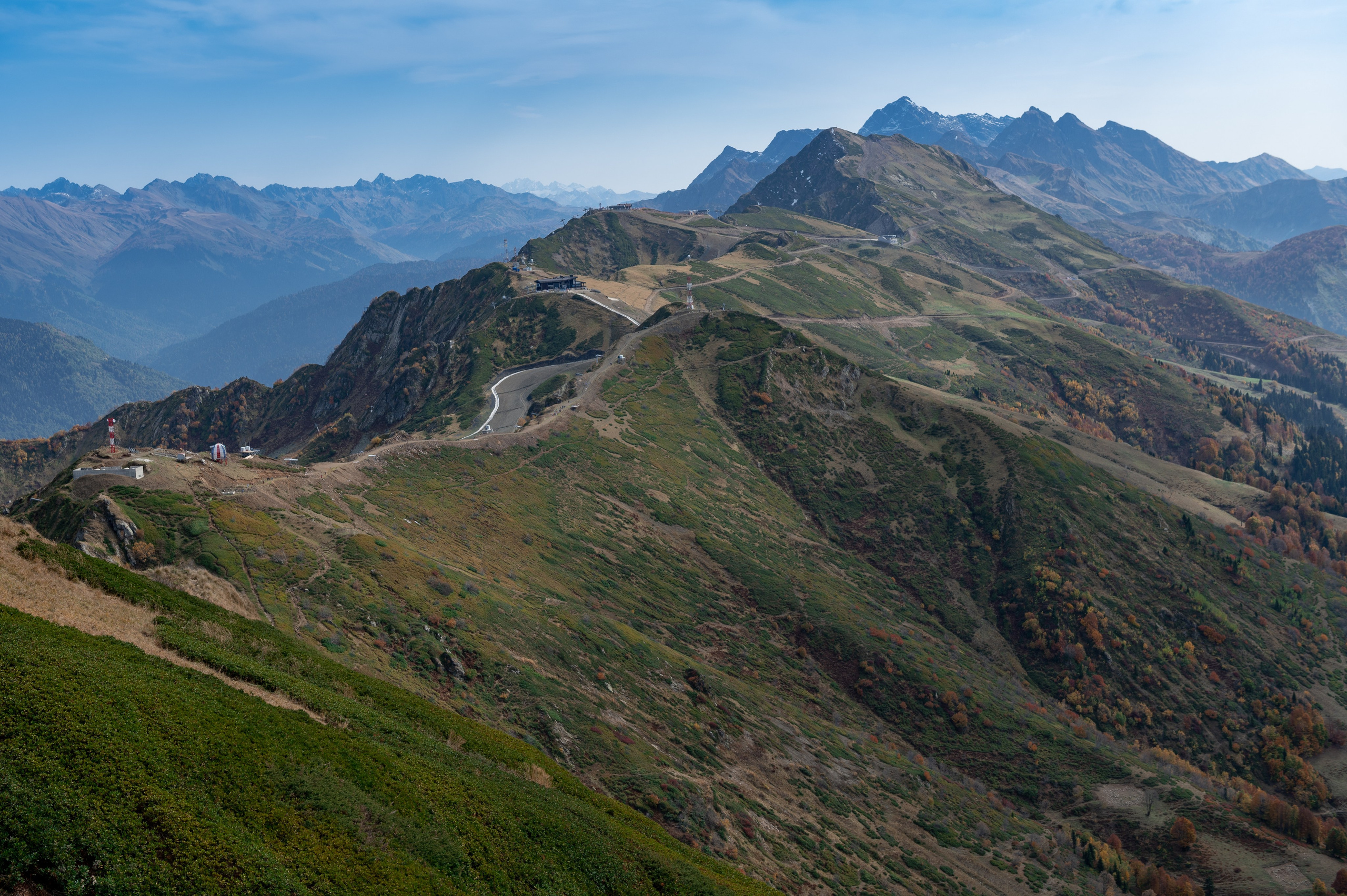 Хайкинг по трем курортам Красной Поляны 2022. Репортажный фотограф в Красной Поляне и Сочи Павлюченко Екатерина