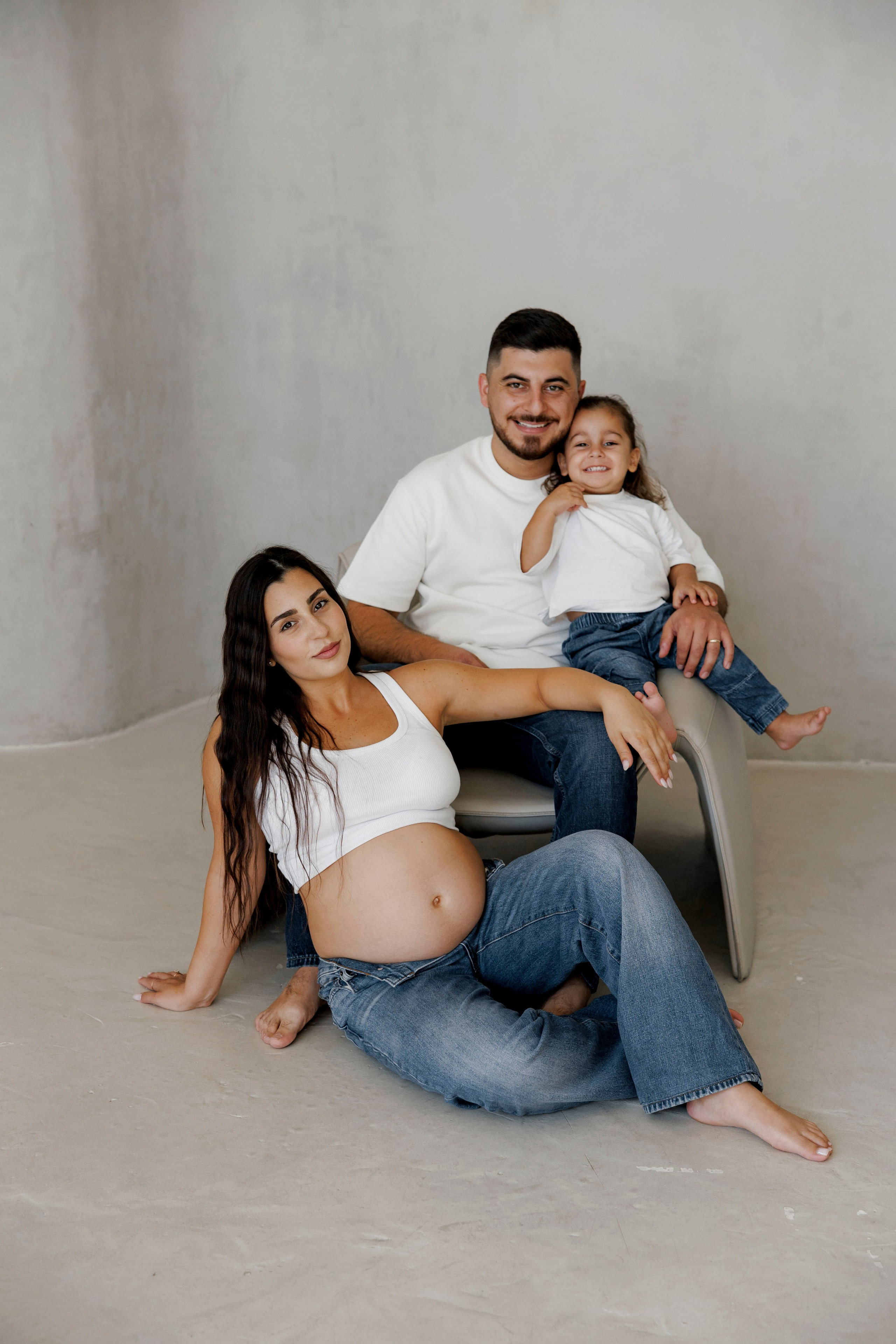 Pregnancy photoshoot inside the Grey Studio. Главная