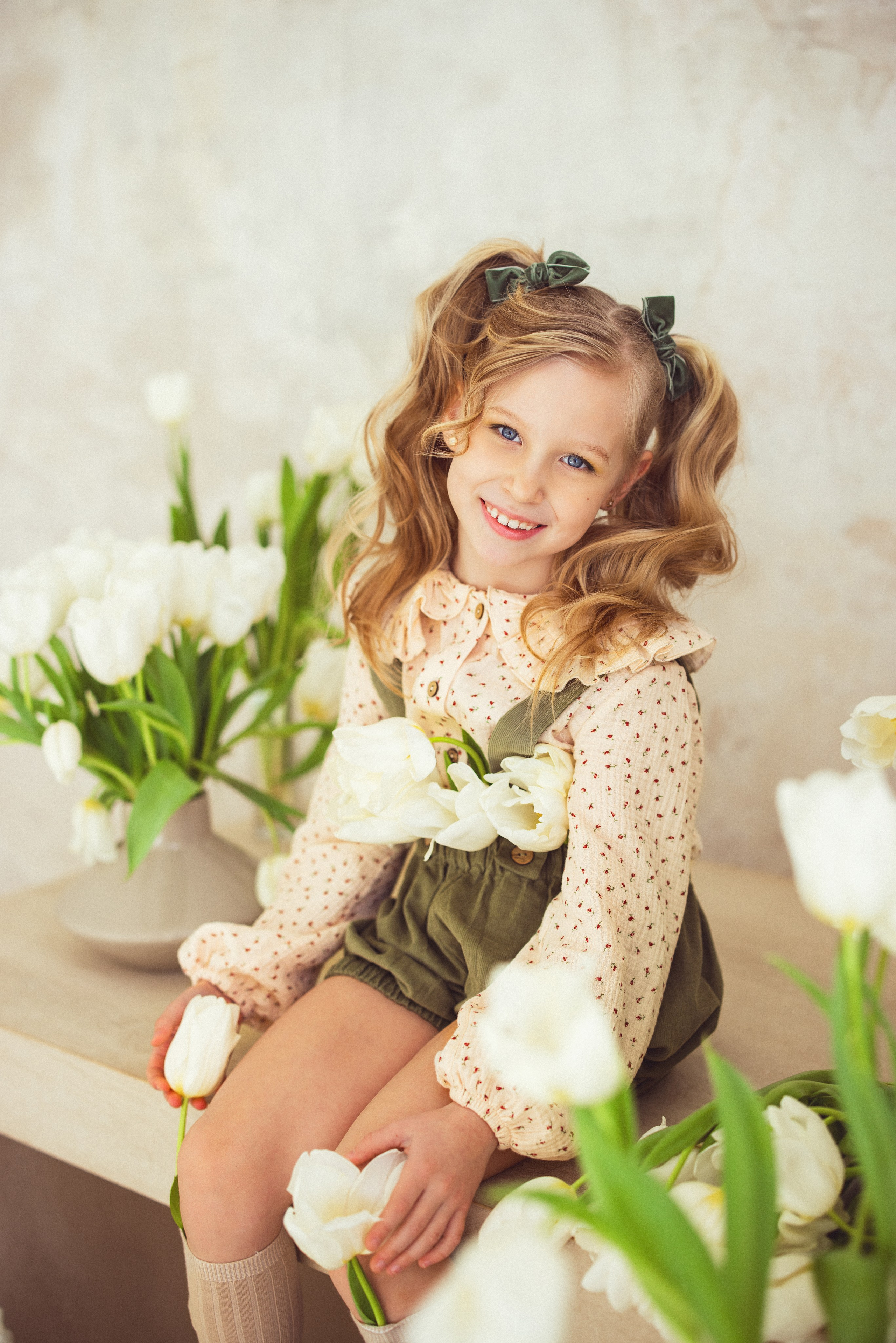 Фотосессия с белыми Тюльпанами, 2024 г. Семейный и детский фотограф в Краснодаре Анна Трашкова