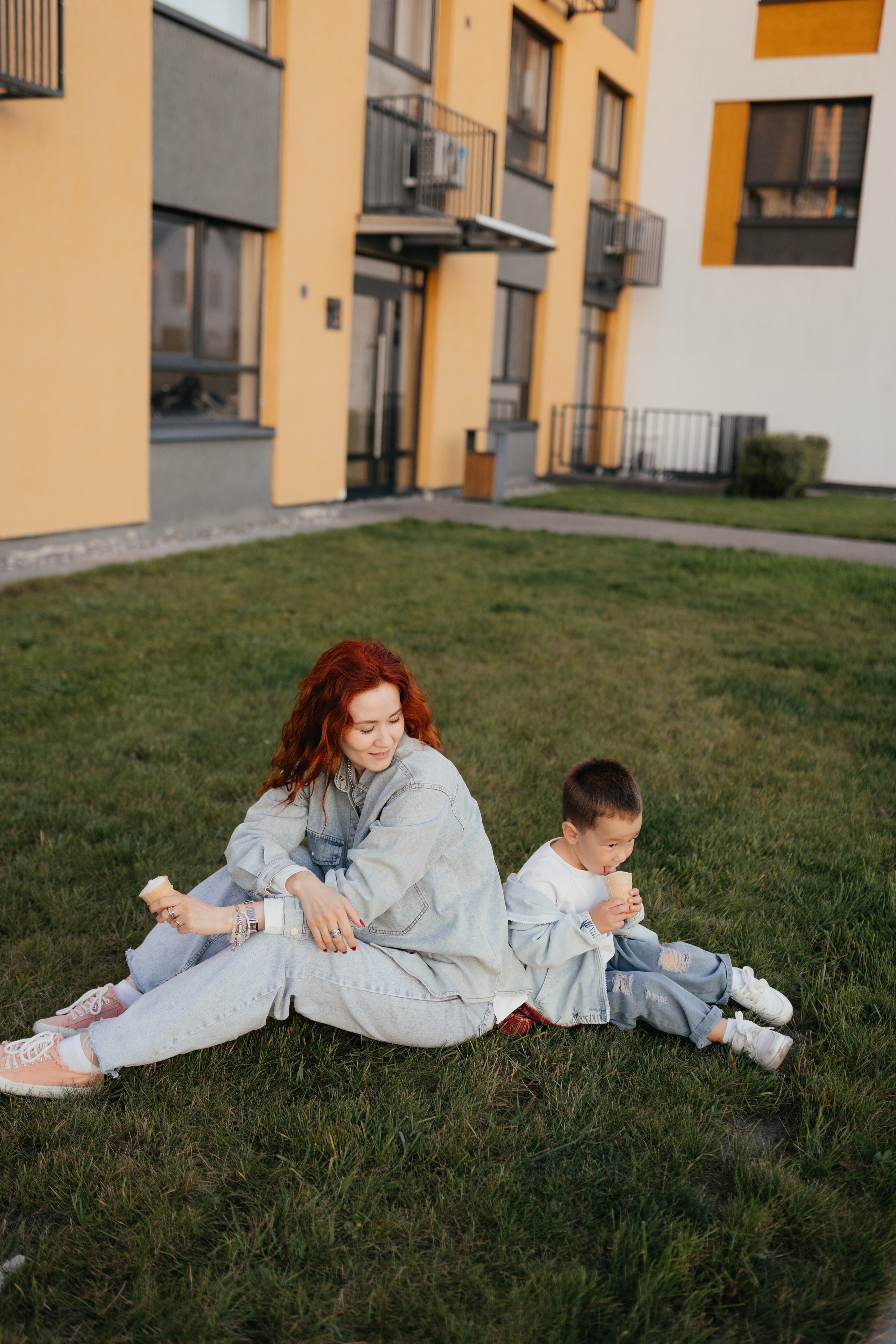 Прогулка в своем дворе. Семейный фотограф в Тюмени  Утенкова Юлия