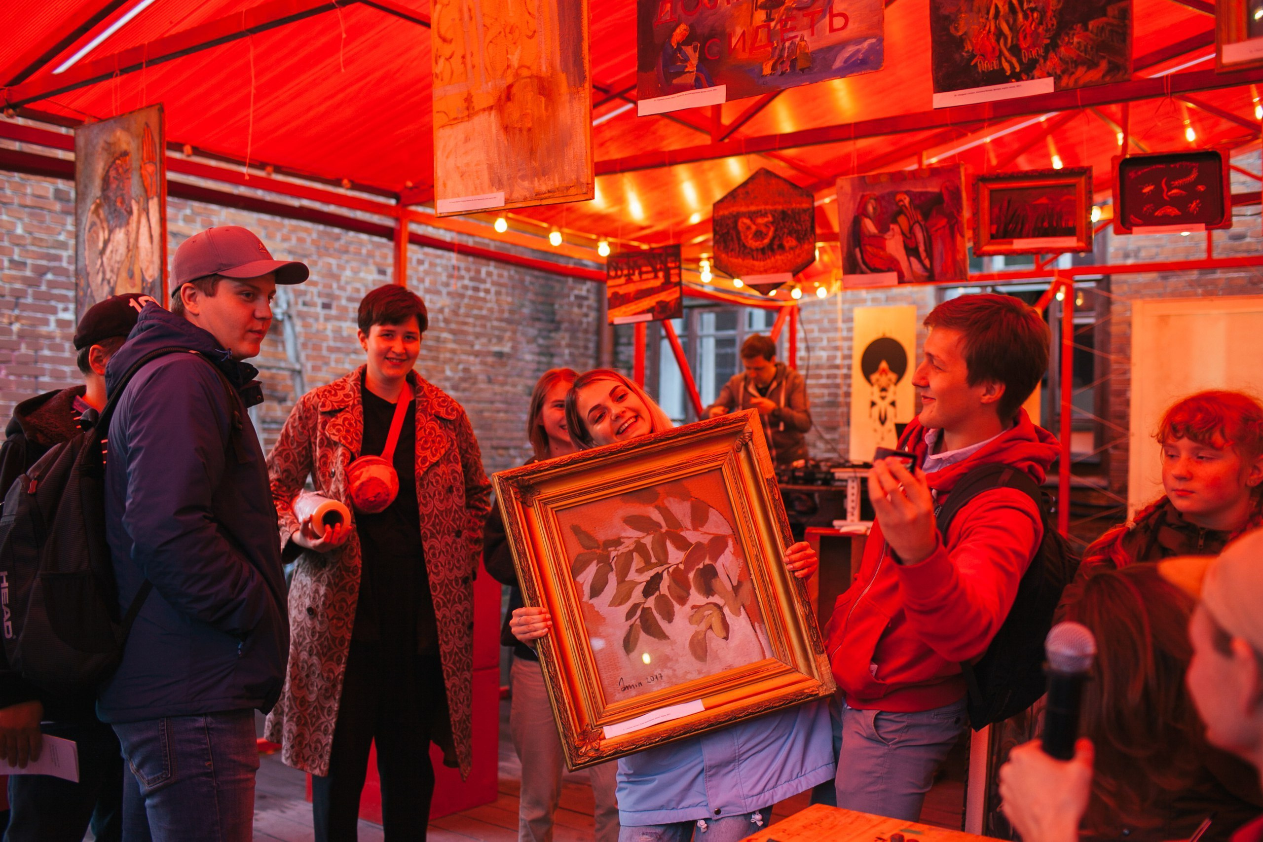 Акцион Кости. Акцион Кости - это игра на произведения искусства