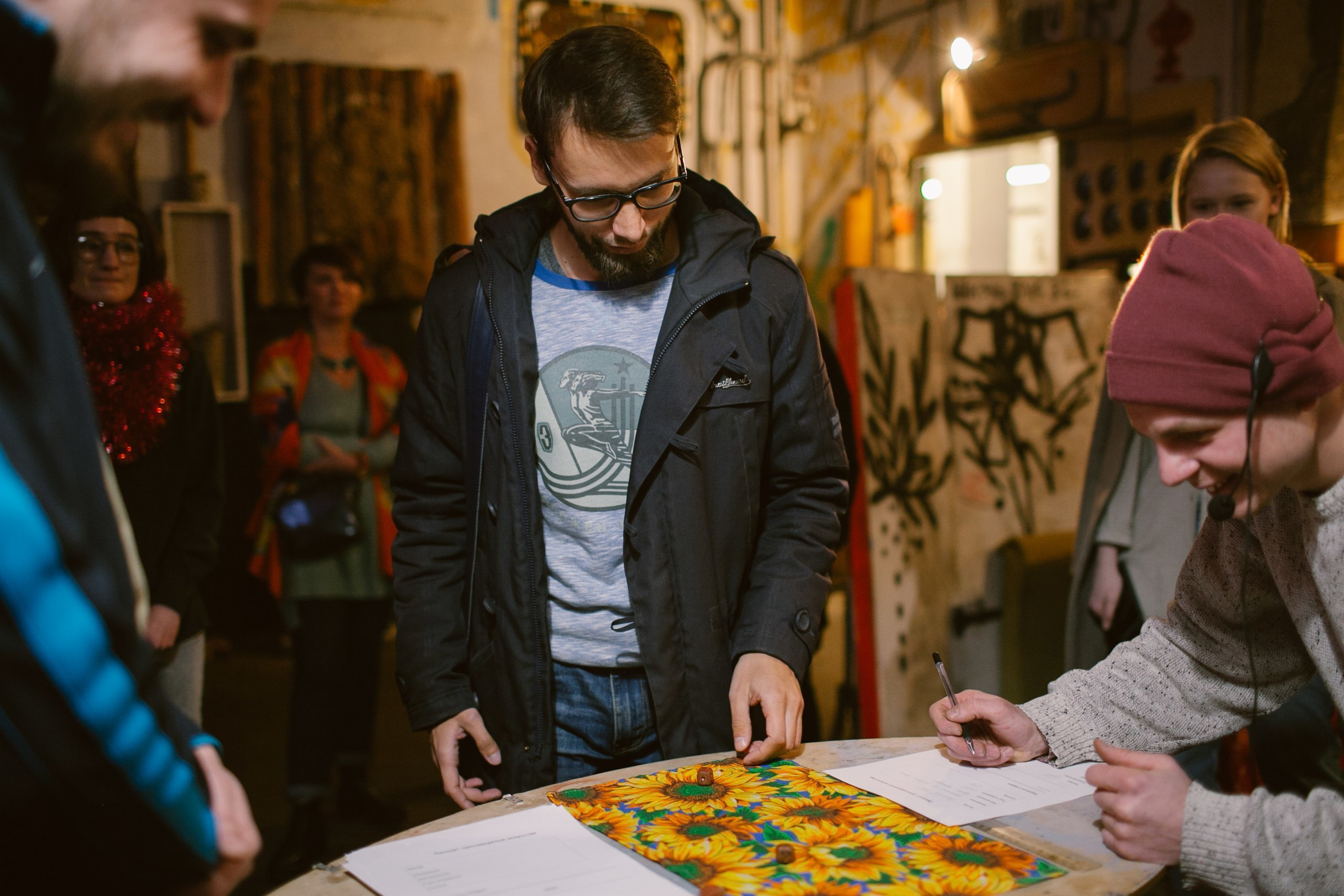 Акцион Кости. Акцион Кости - это игра на произведения искусства