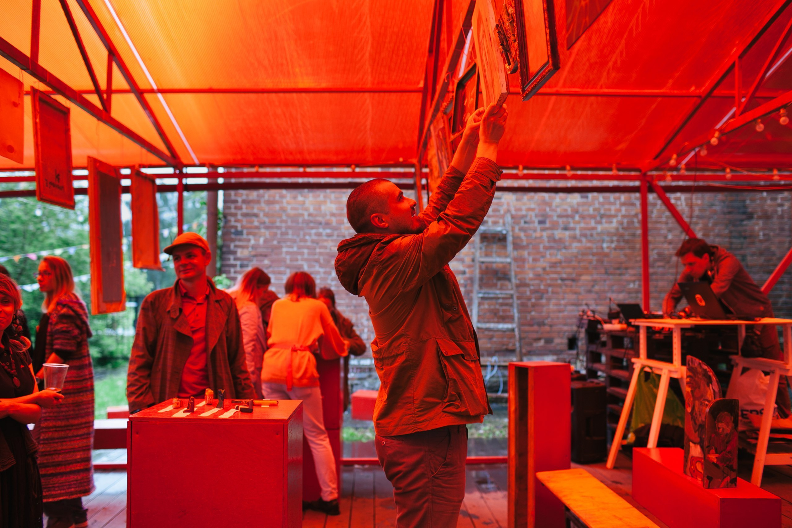 Акцион Кости. Акцион Кости - это игра на произведения искусства