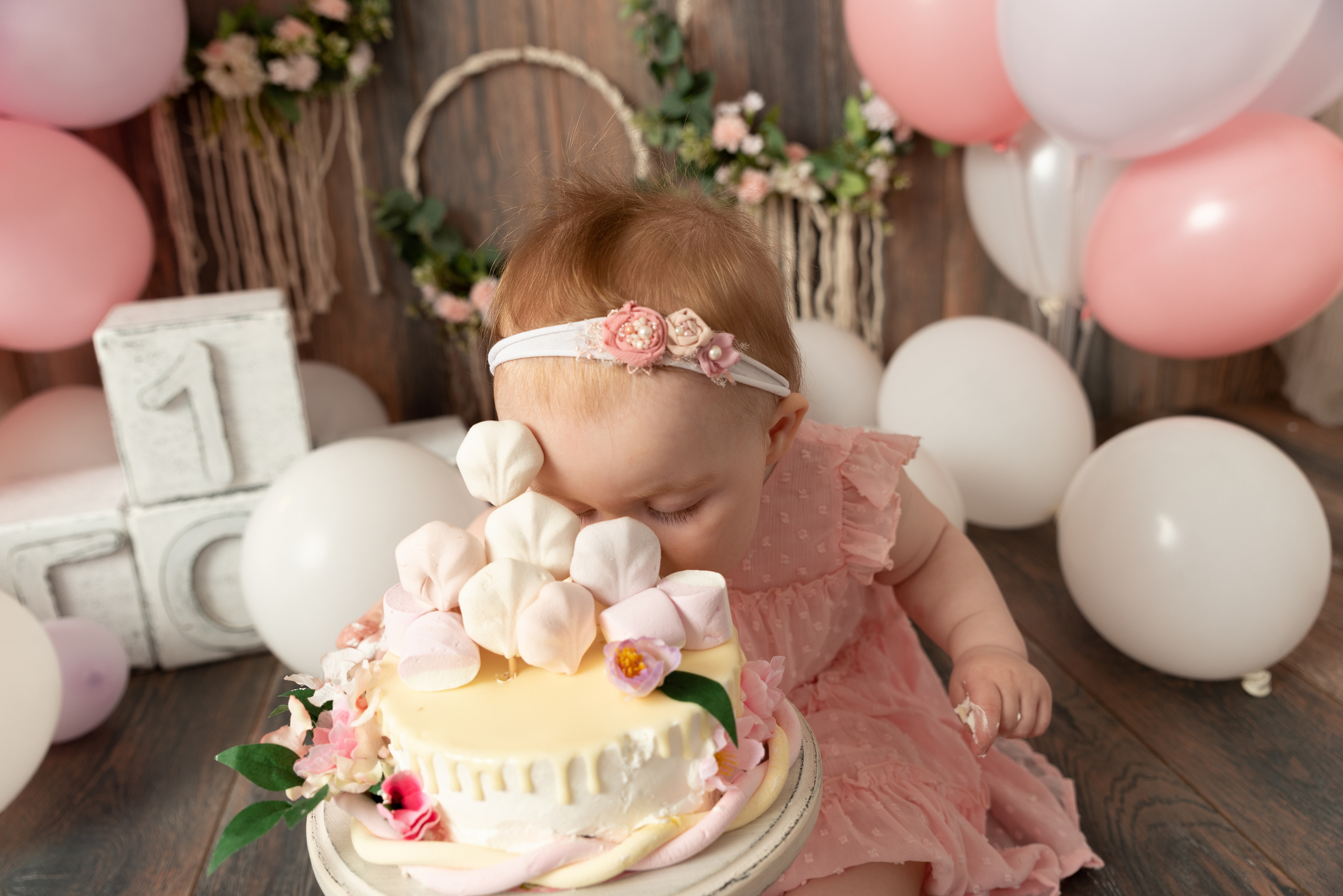 Годовасие «Всё включено» малышка Милана. Фотограф новорожденных в Нижневартовске Лара Курдюкова