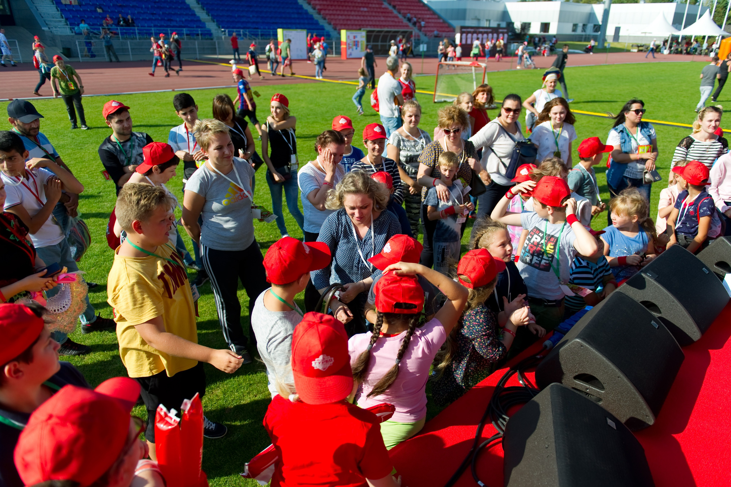 Турбофутбол (корпоративное соревнование «Пятерочки»). Репортажный фотограф и видеограф Слава Думчев. Тимбилдинги, отчетники, корпоративы