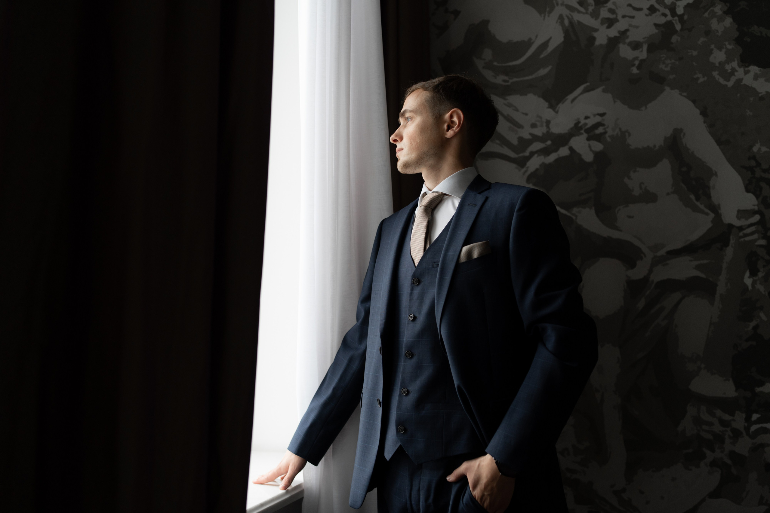 Сборы в отеле Индиго, съемка в Академии художеств, роспись во дворце бракосочетания№ 2 и банкет Нева Холл. Свадебный фотограф Александр Невский в Санкт-Петербурге