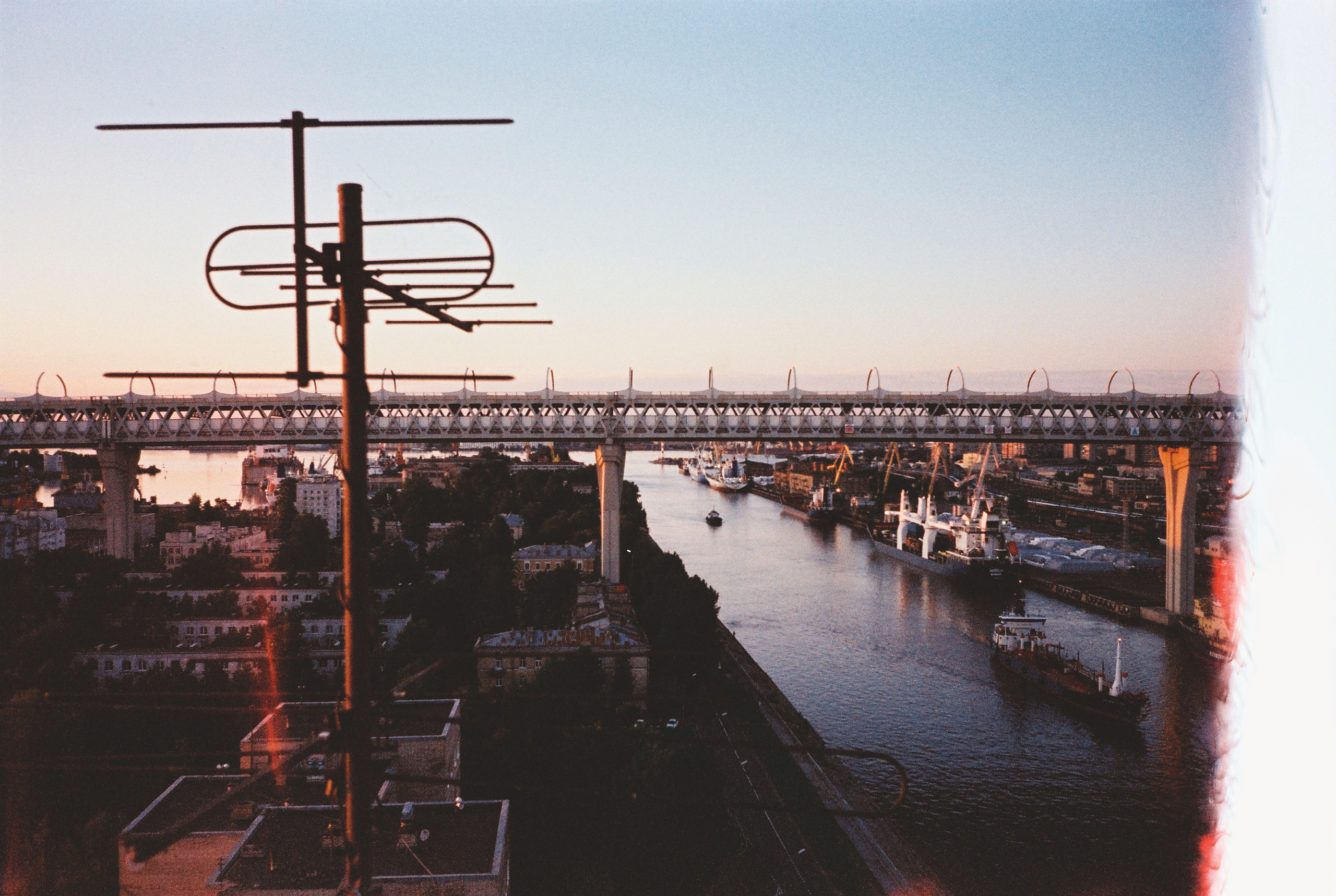 Фотографии цветные. Свадебный и семейный пленочный фотограф в Петербурге Истомина Ирина