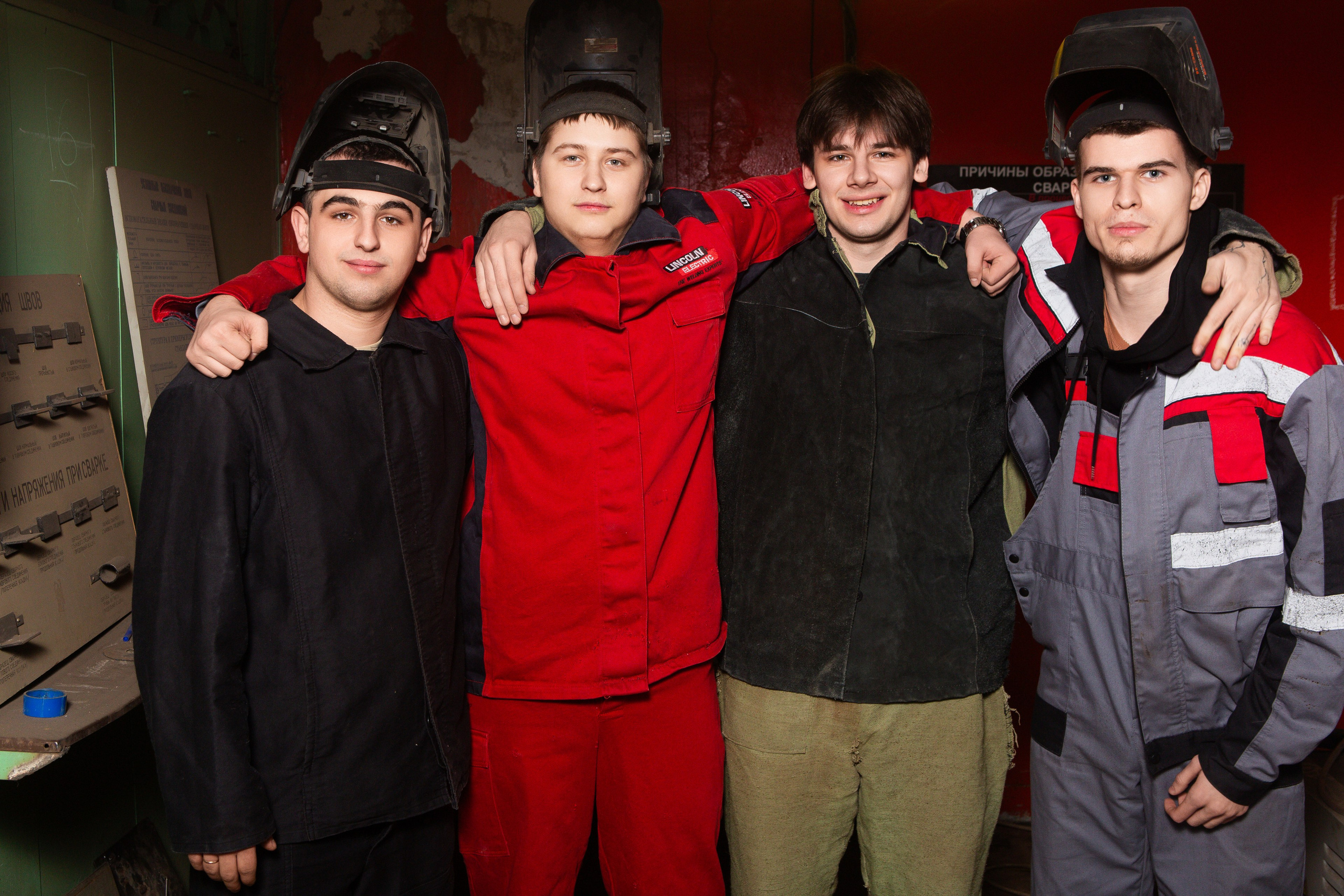 Фотосессия в Цеху для Выпускников Сварочного Производства | Твой Альбом Мценск. ТВОЙ АЛЬБОМ / ТВОИ ПРАВИЛА