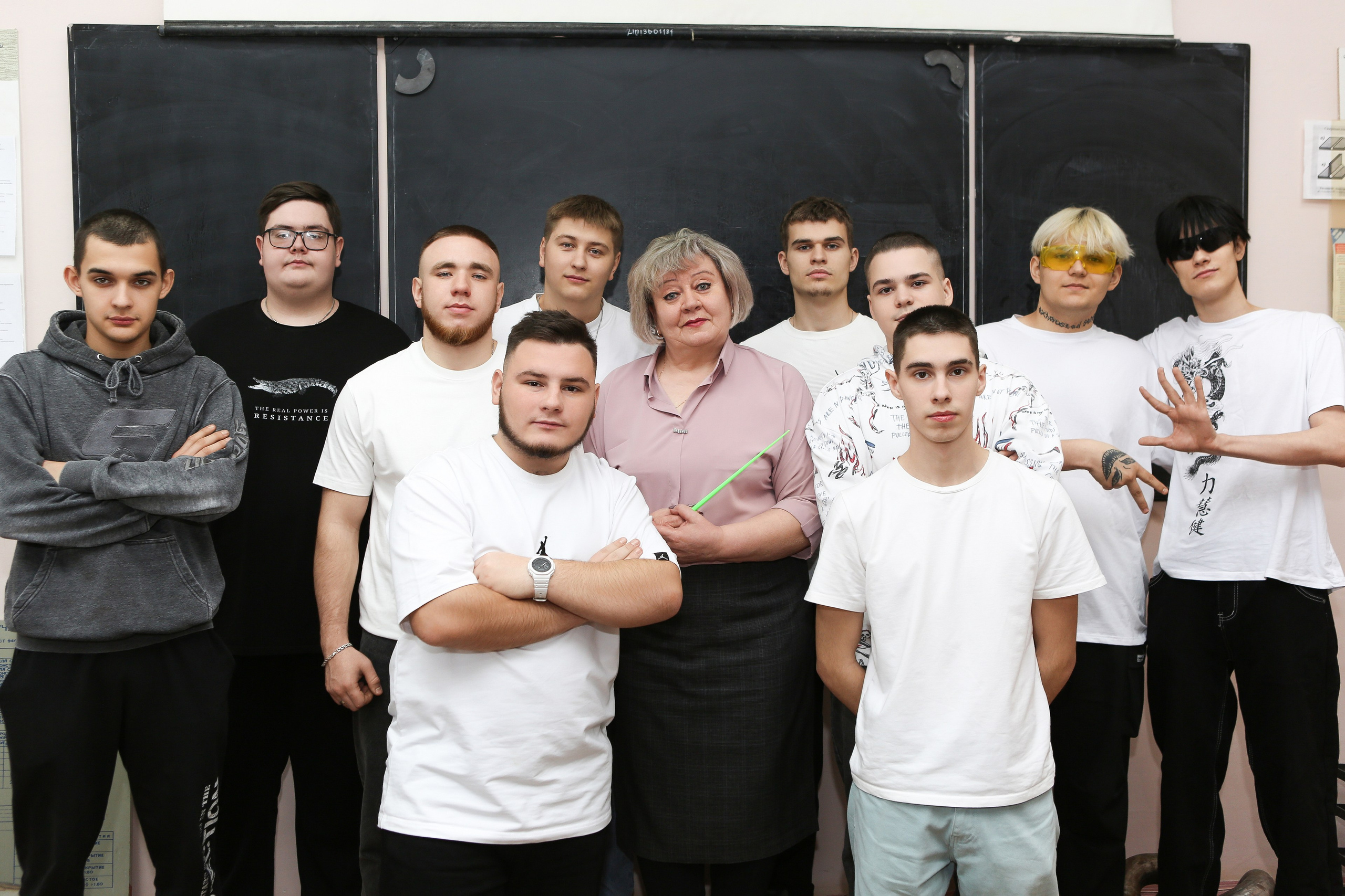 ФОТОСЕССИЯ В КЛАССЕ ДЛЯ ВЫПУСКНИКОВ СВАРОЧНОГО ПРОИЗВОДСТВА. ТВОЙ АЛЬБОМ / ТВОИ ПРАВИЛА