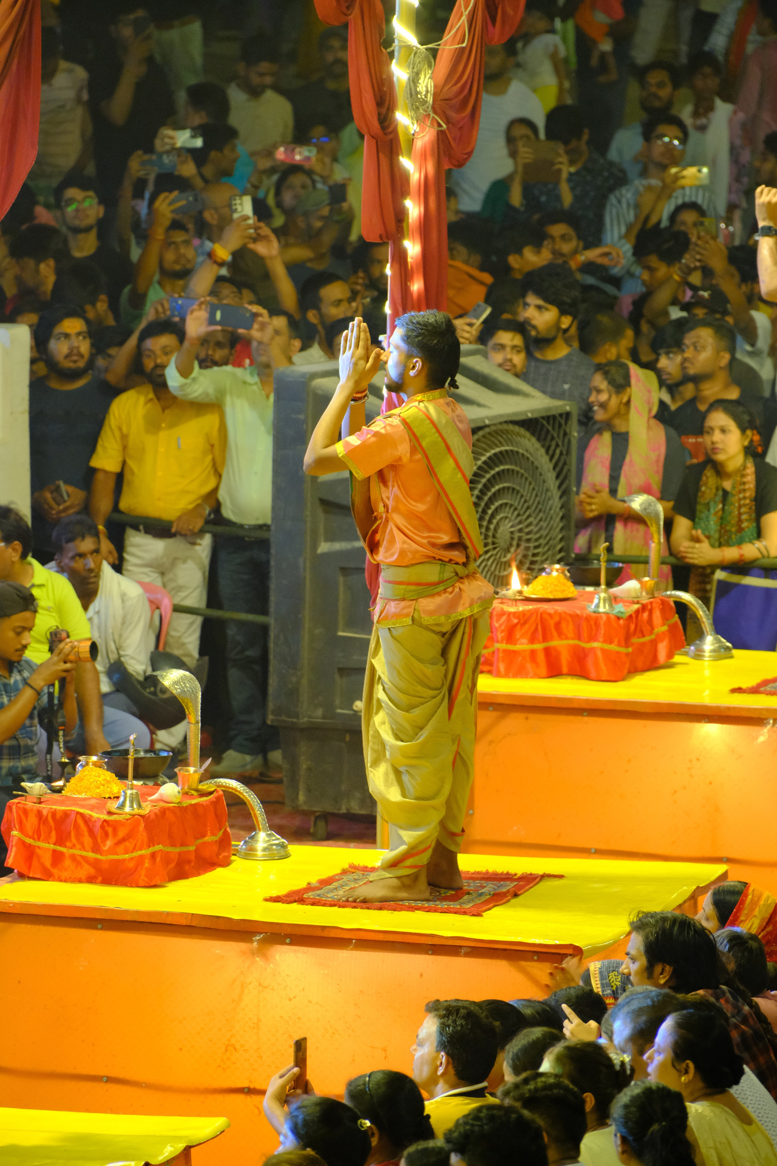 VARANASI. Https://www.instagram.com/paparrazzio