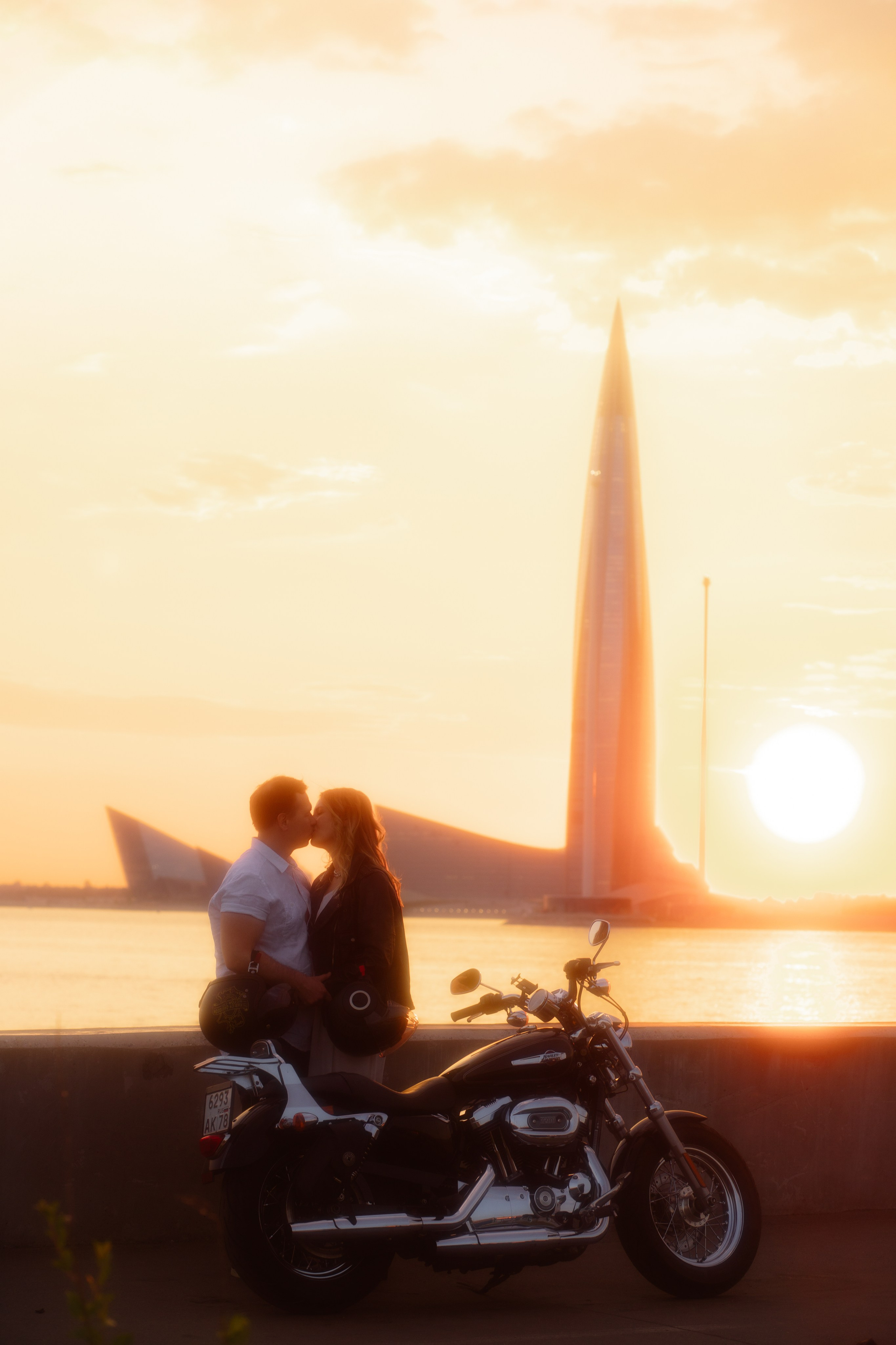 Фотосессия Love story Лахта на закате с мотоциклом. Фотограф в Санкт-Петербурге, Анна Скворцова