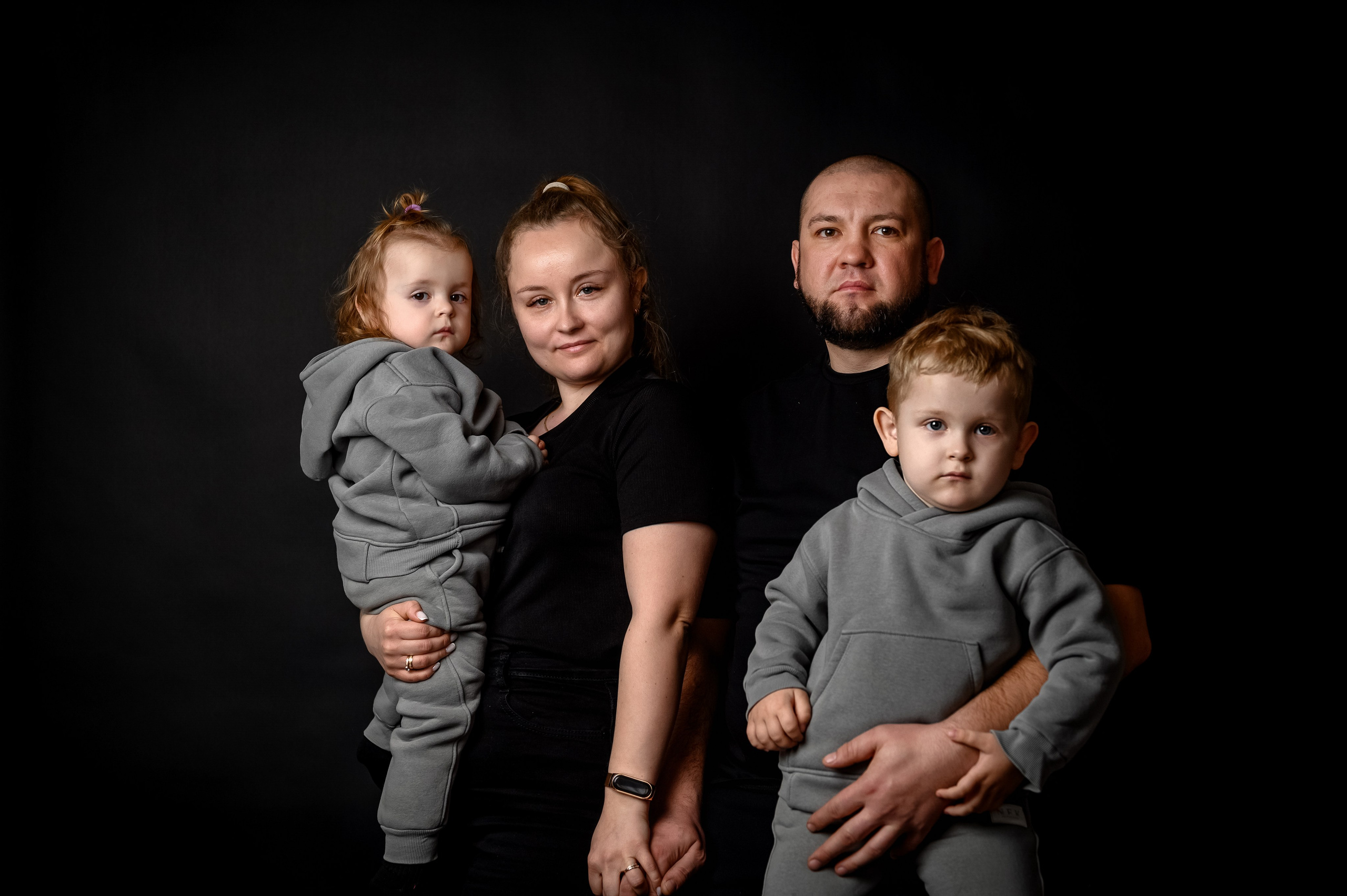 На черном фоне. Семейный и детский фотограф в Канске и Канском р-не, Красноярск и