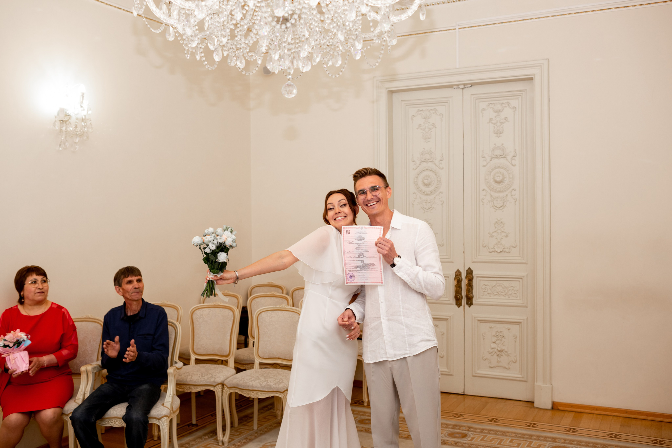 Свадебная фотопрогулка в Петербурге летом. Свадебный фотограф Кирилл Белый