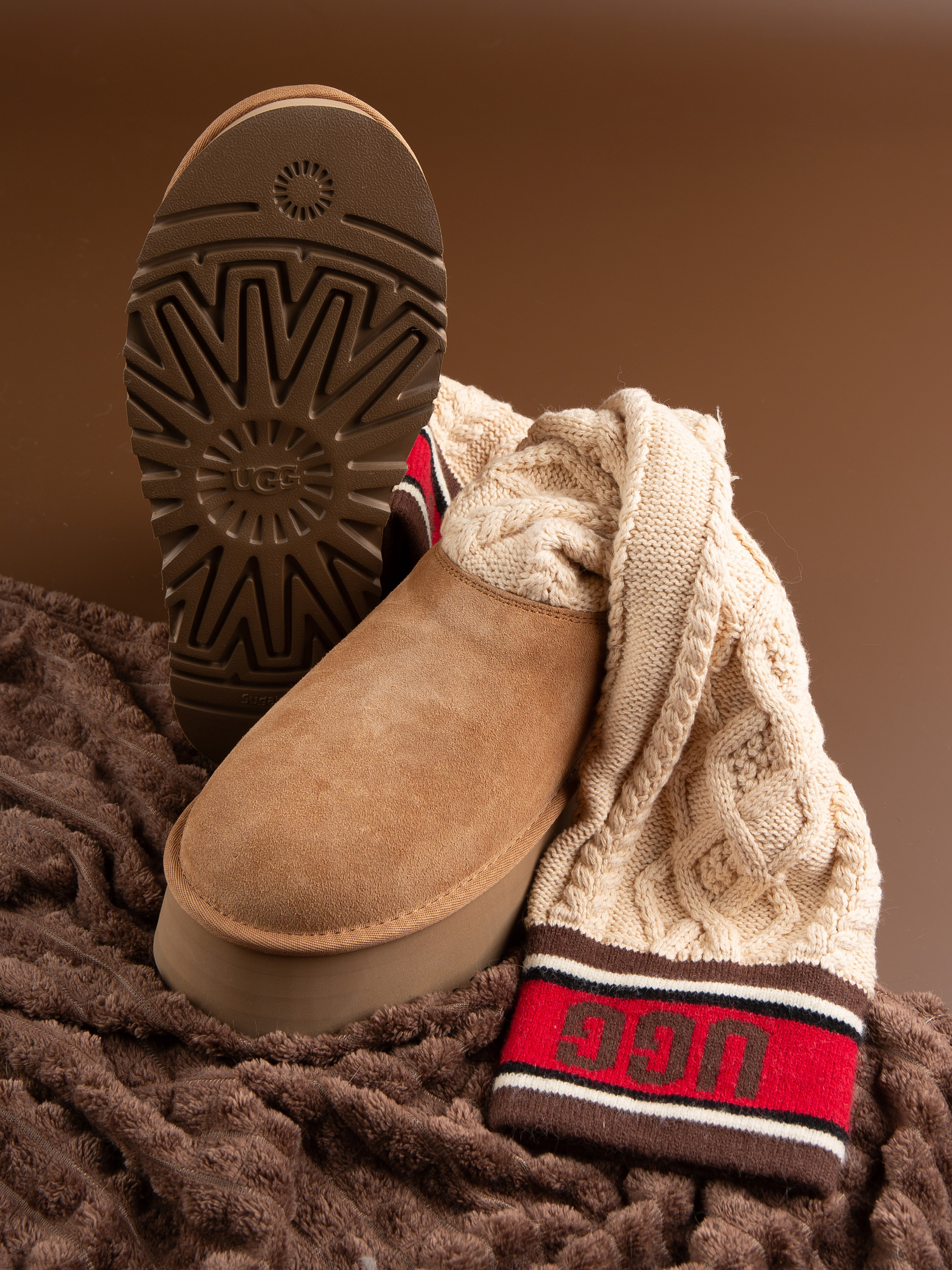 Обувь на цветных фонах. Фотограф Мария Кольцова