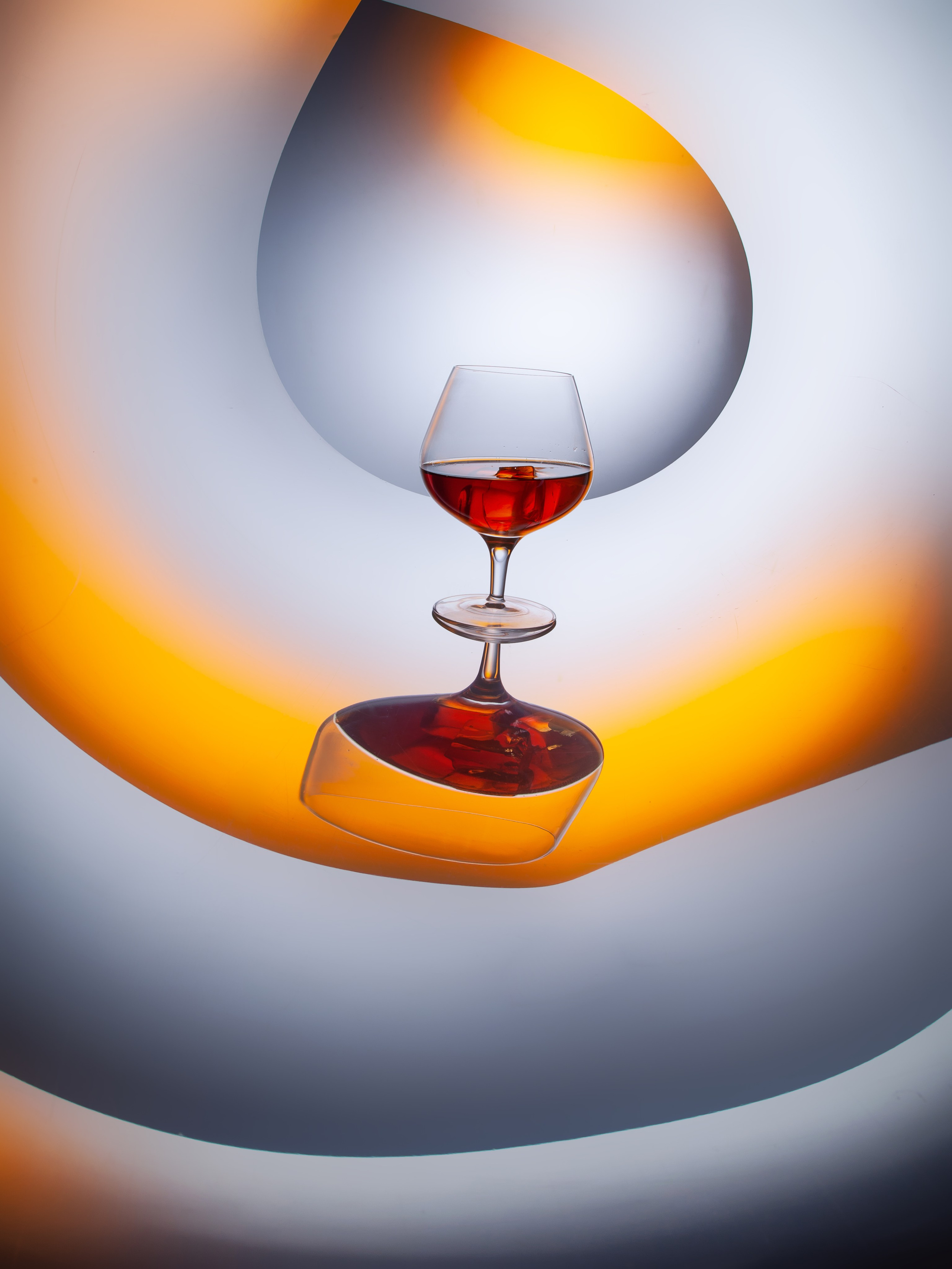 Пьяная чашка. Фотограф Мария Кольцова