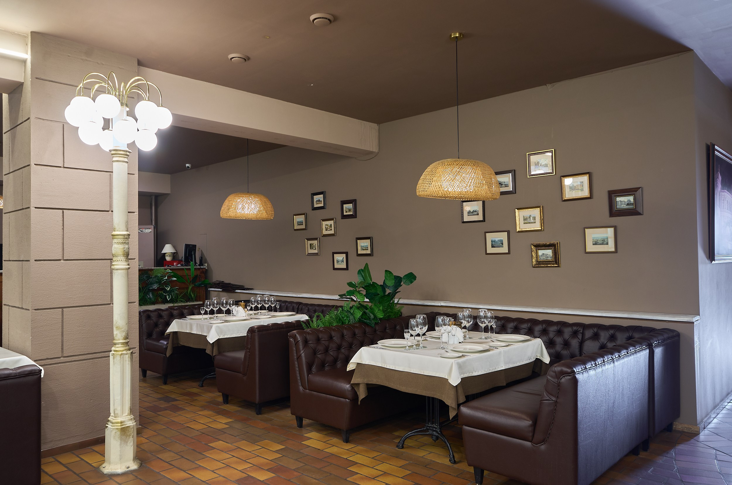 Интерьерная фотосъемка ресторана «Одесса». Абросимов Лев интерьерный и архитектурный фотограф