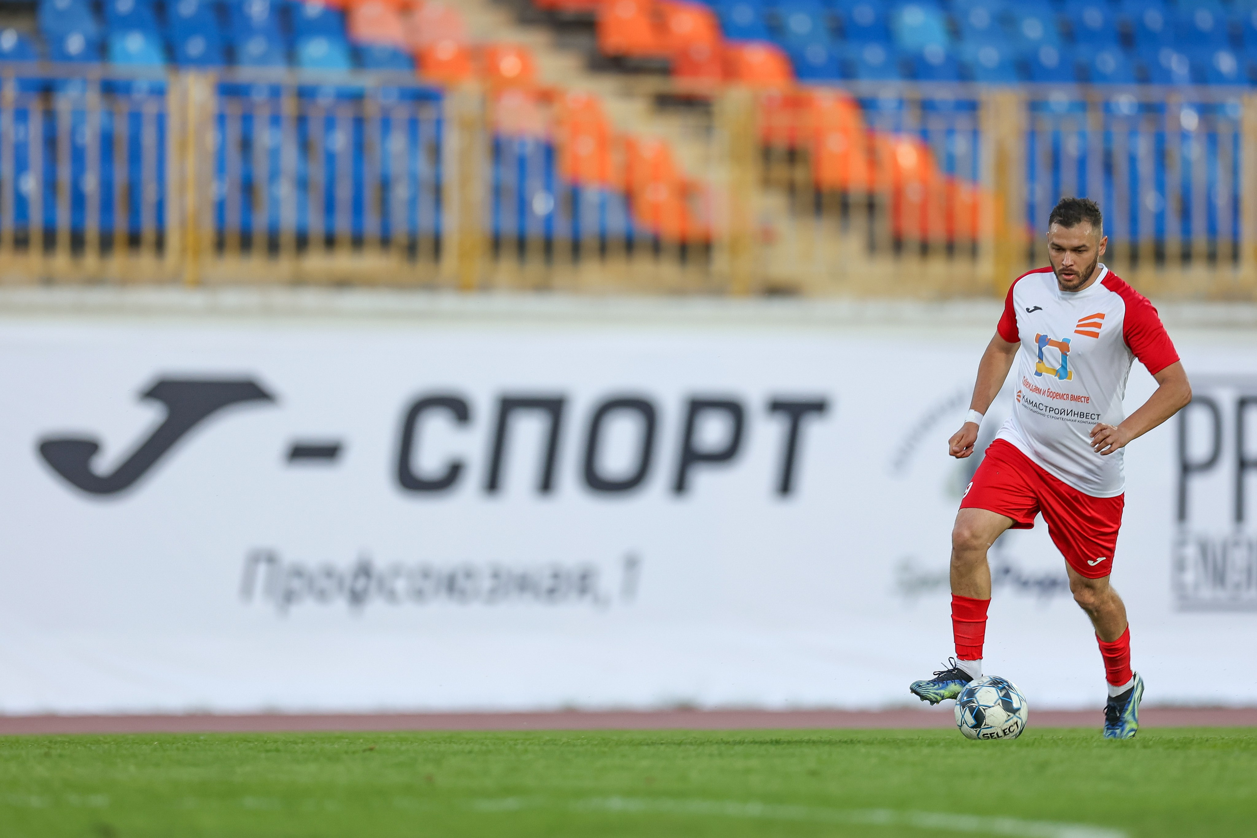 Благотворительный футбольный матч Друзья Бурмистрова vs ФК Fight Nights. Спортивный репортажный фотограф Казань Нафис Сиразетдинов