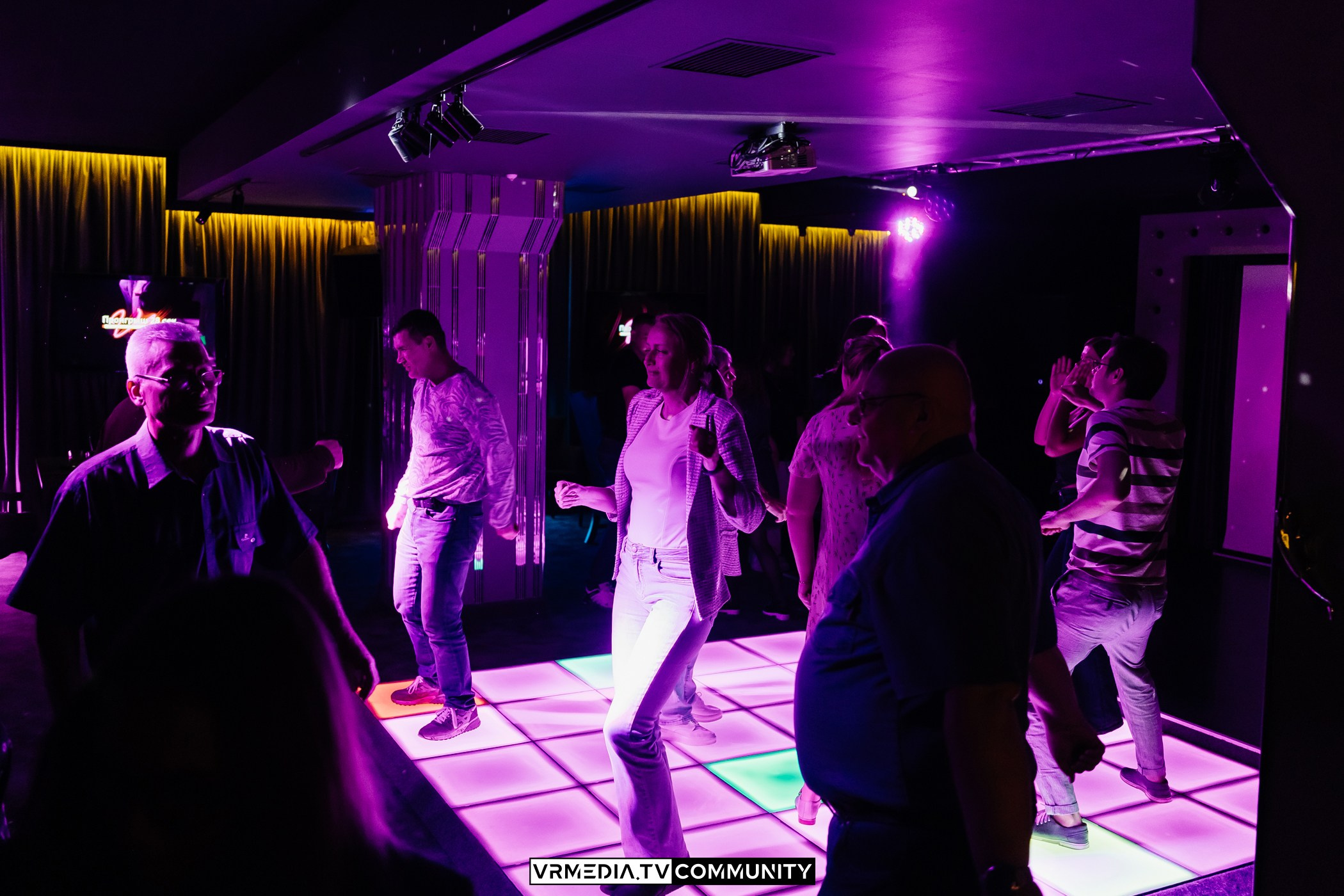 Караоке-бар «Volna»: Музыкальный трамплин в лето