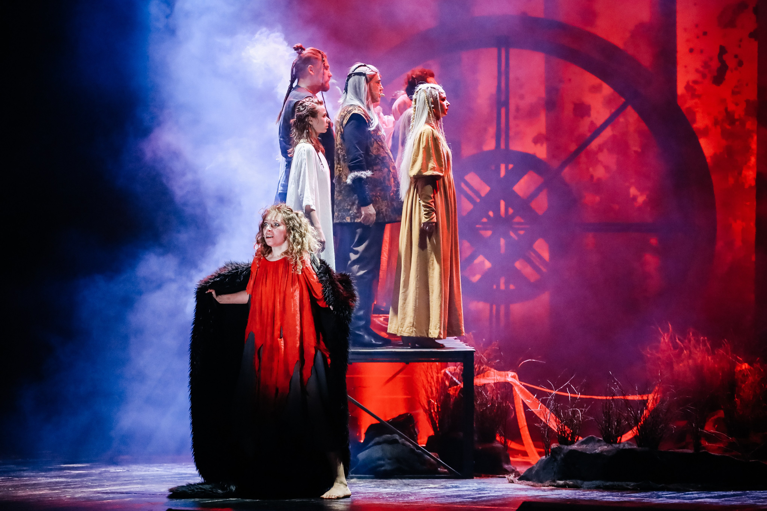 «Яга». Молодежный театр Алтая им. В. С. Золотухина. Режиссёр Дарья Догадова. Фоторепортаж. Театральная фотосъёмка