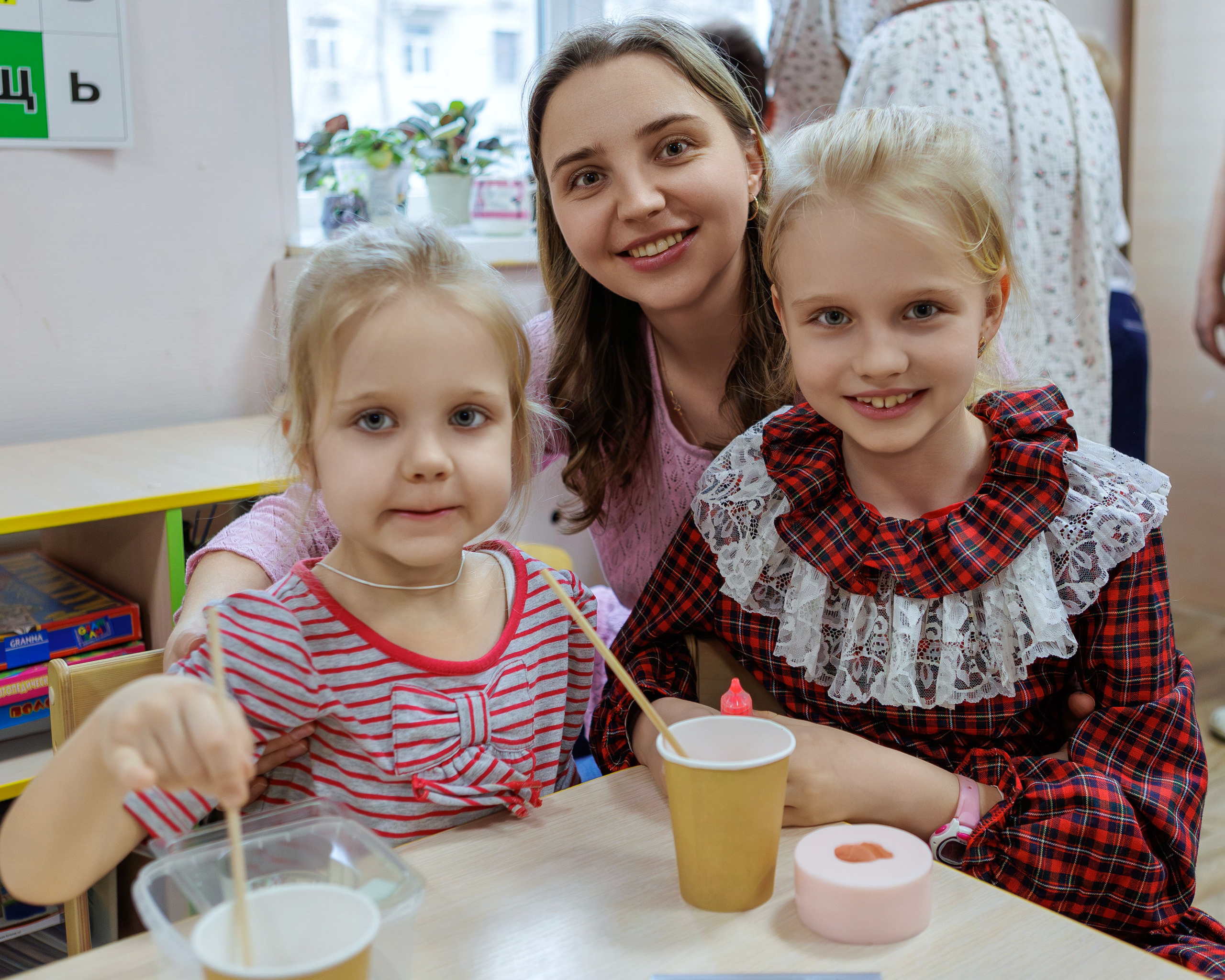 МК к 8 марта. Выпускные альбомы и школьный фотограф в Подольске, Троицке, Щербинке, Москве и Московской области